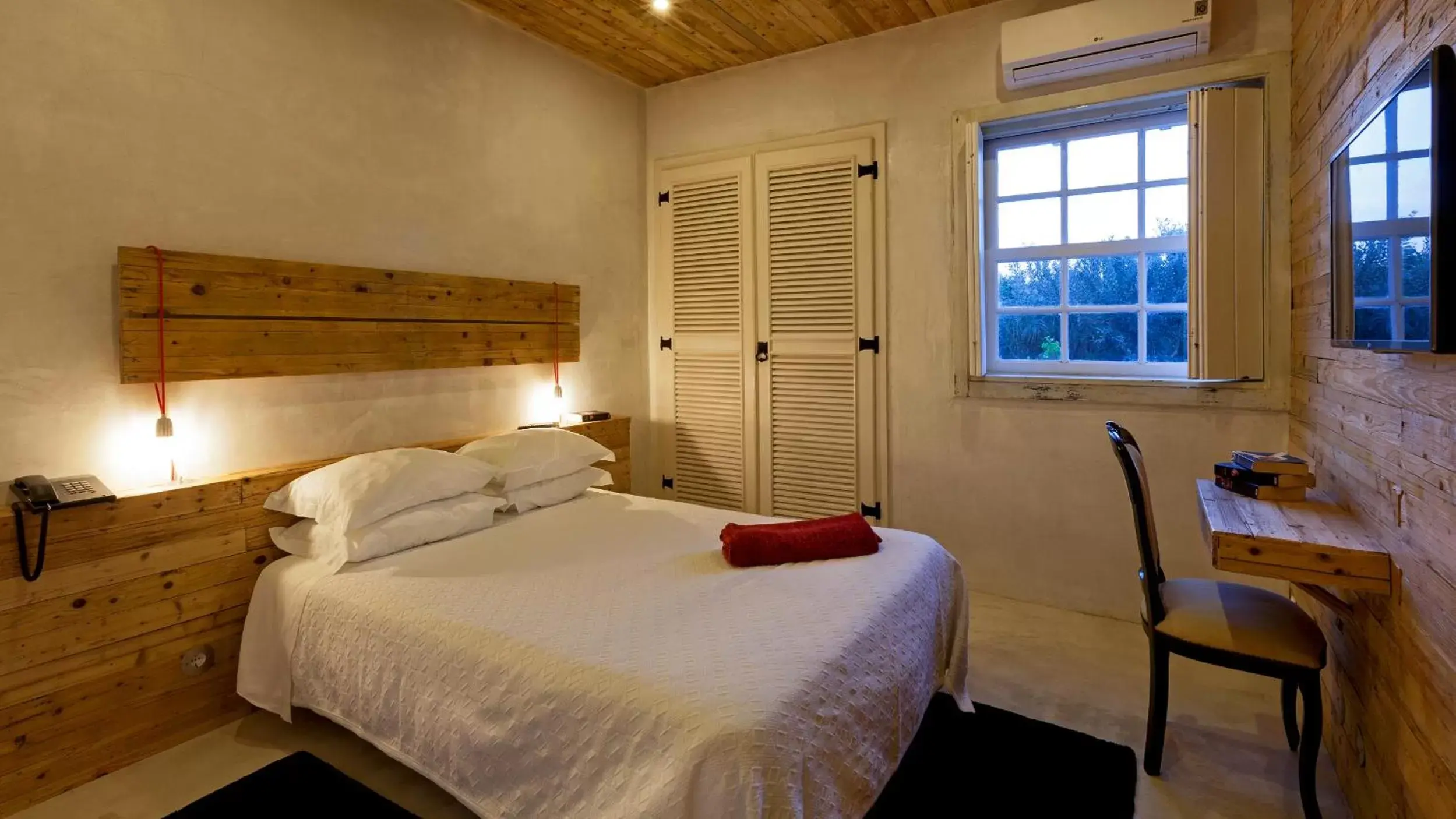 Bedroom, Bed in The Literary Man Obidos Hotel