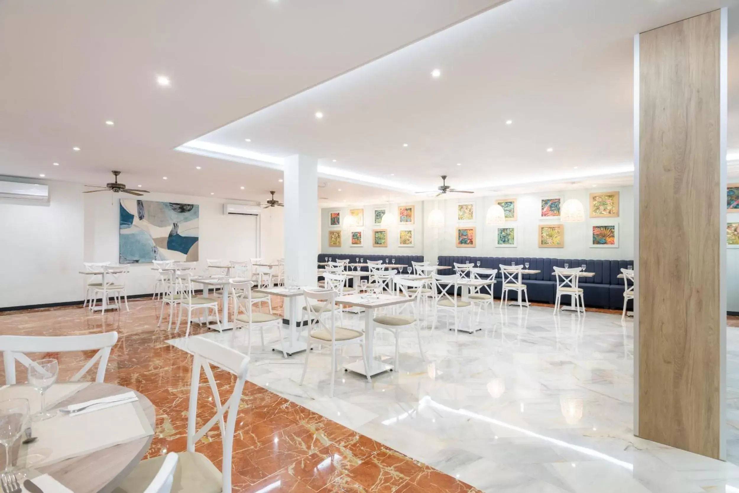 Restaurant/Places to Eat in Hotel Nerja Club Spa by Dorobe