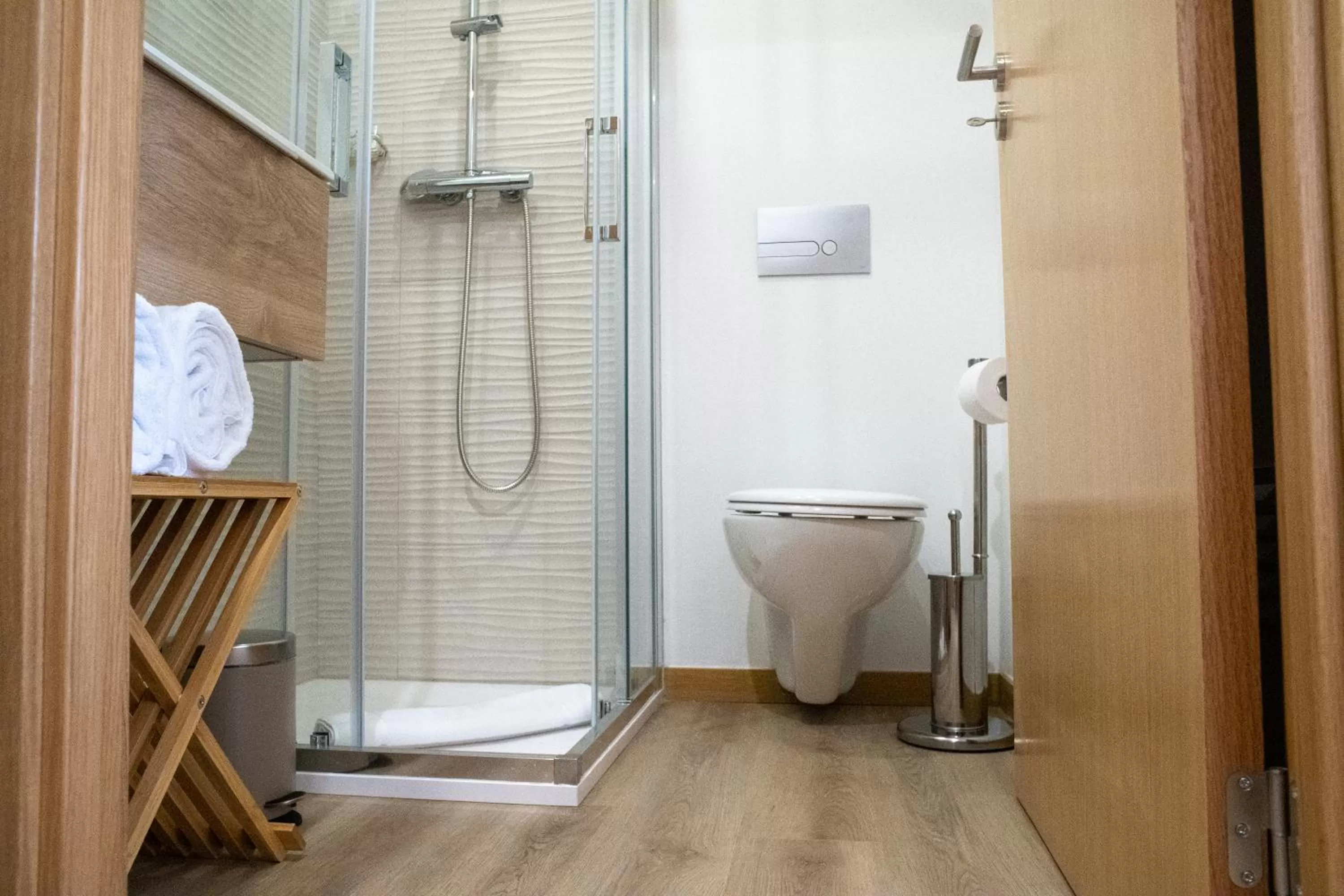 Toilet, Bathroom in Loureiro B&B