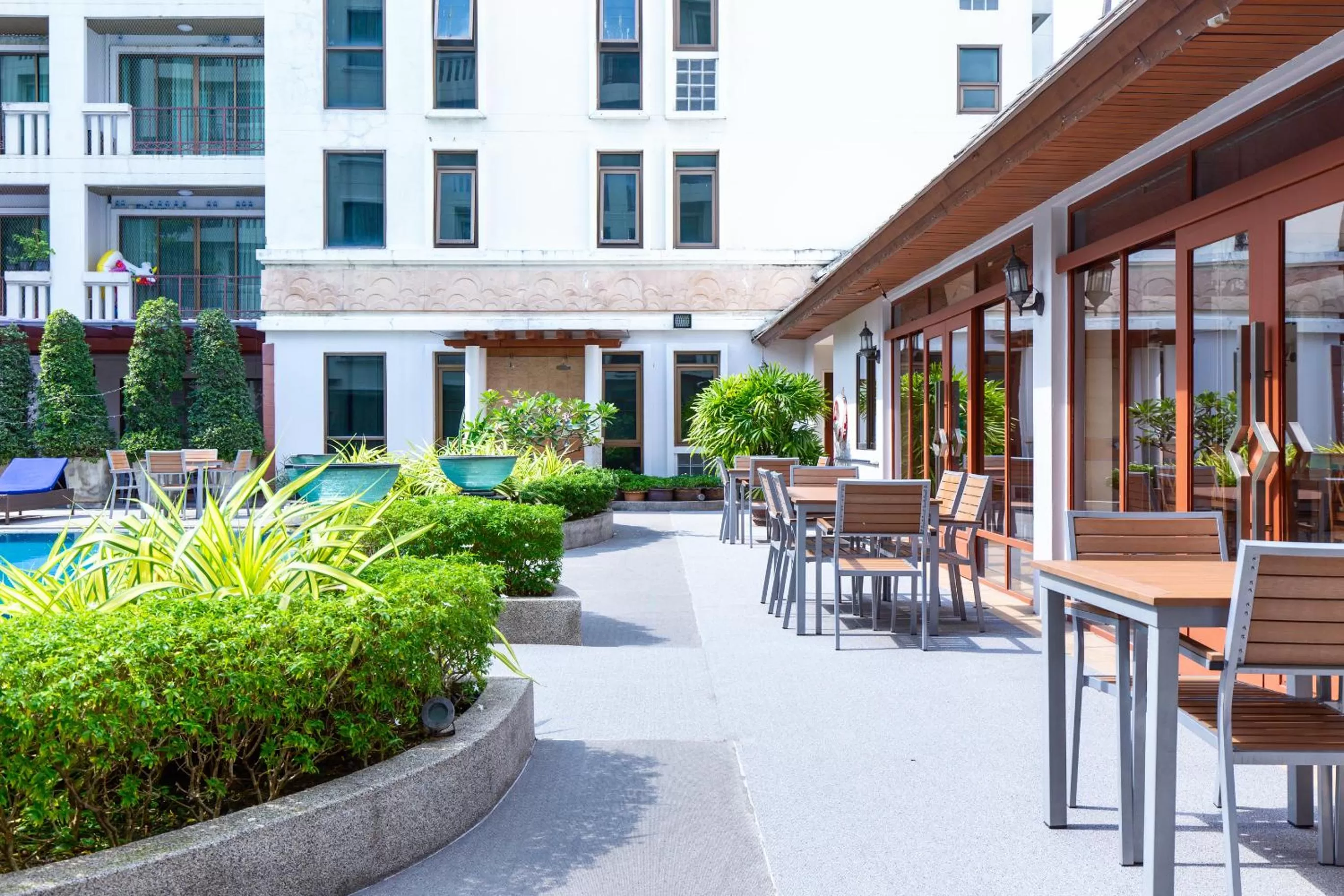 Patio in Lasalle Suites Hotel & Residence