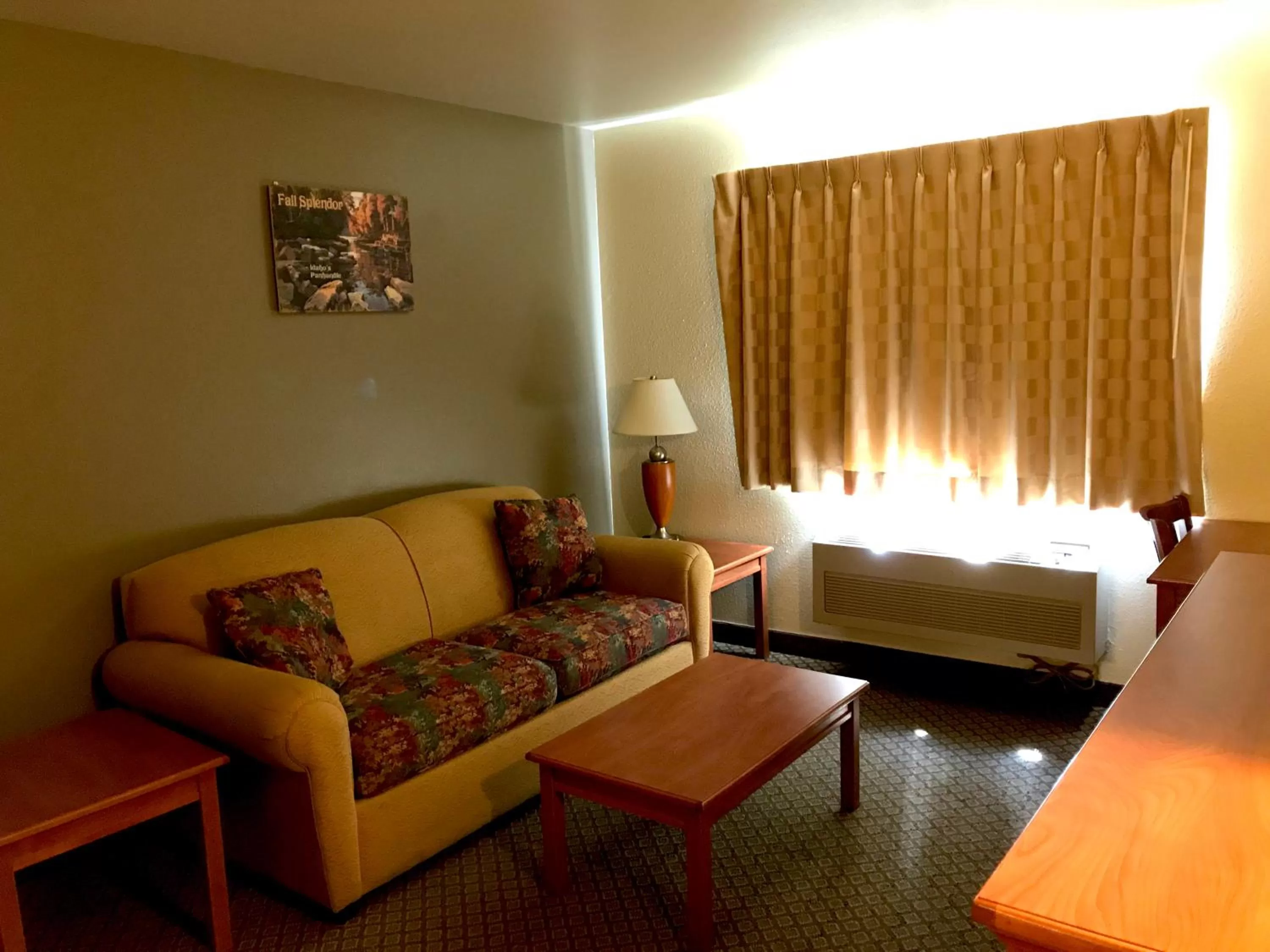 Seating area in FairBridge Inn & Suites Kellogg