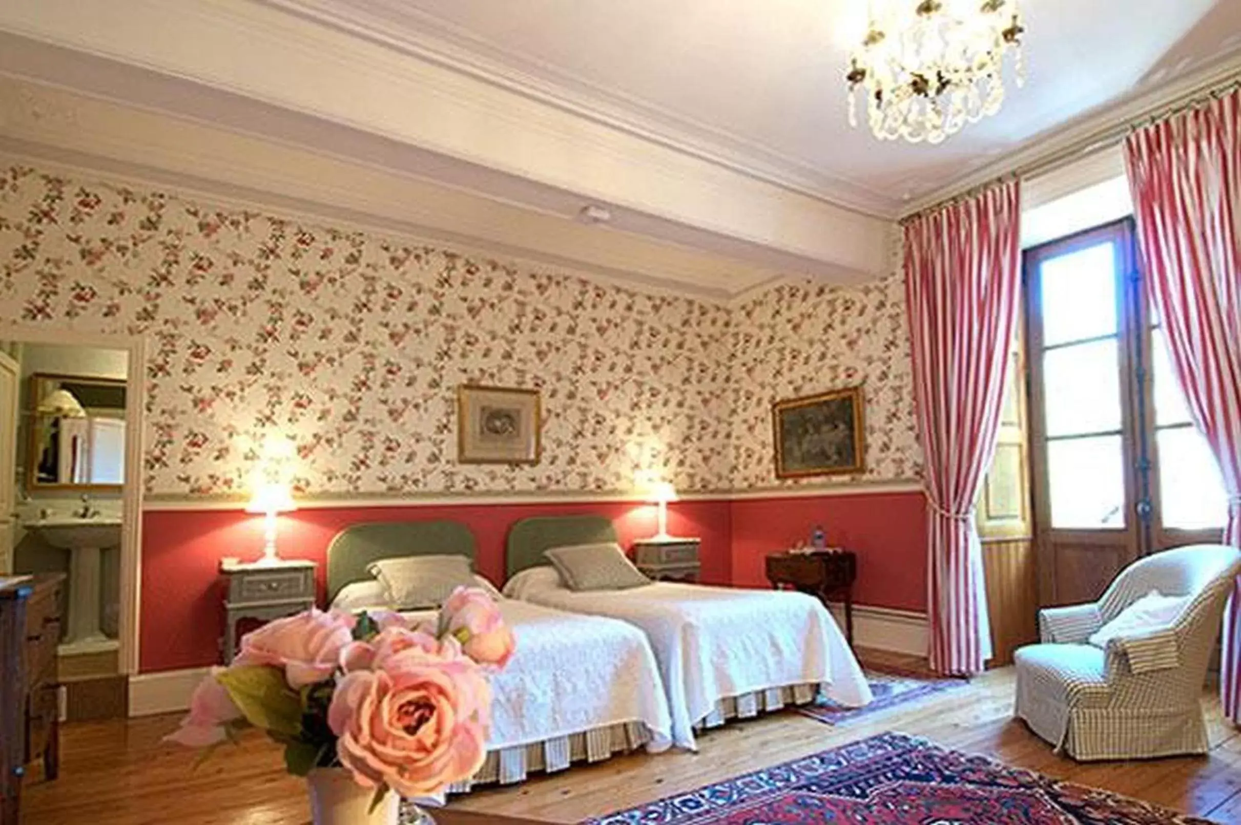 Photo of the whole room, Bed in Château de Nazé