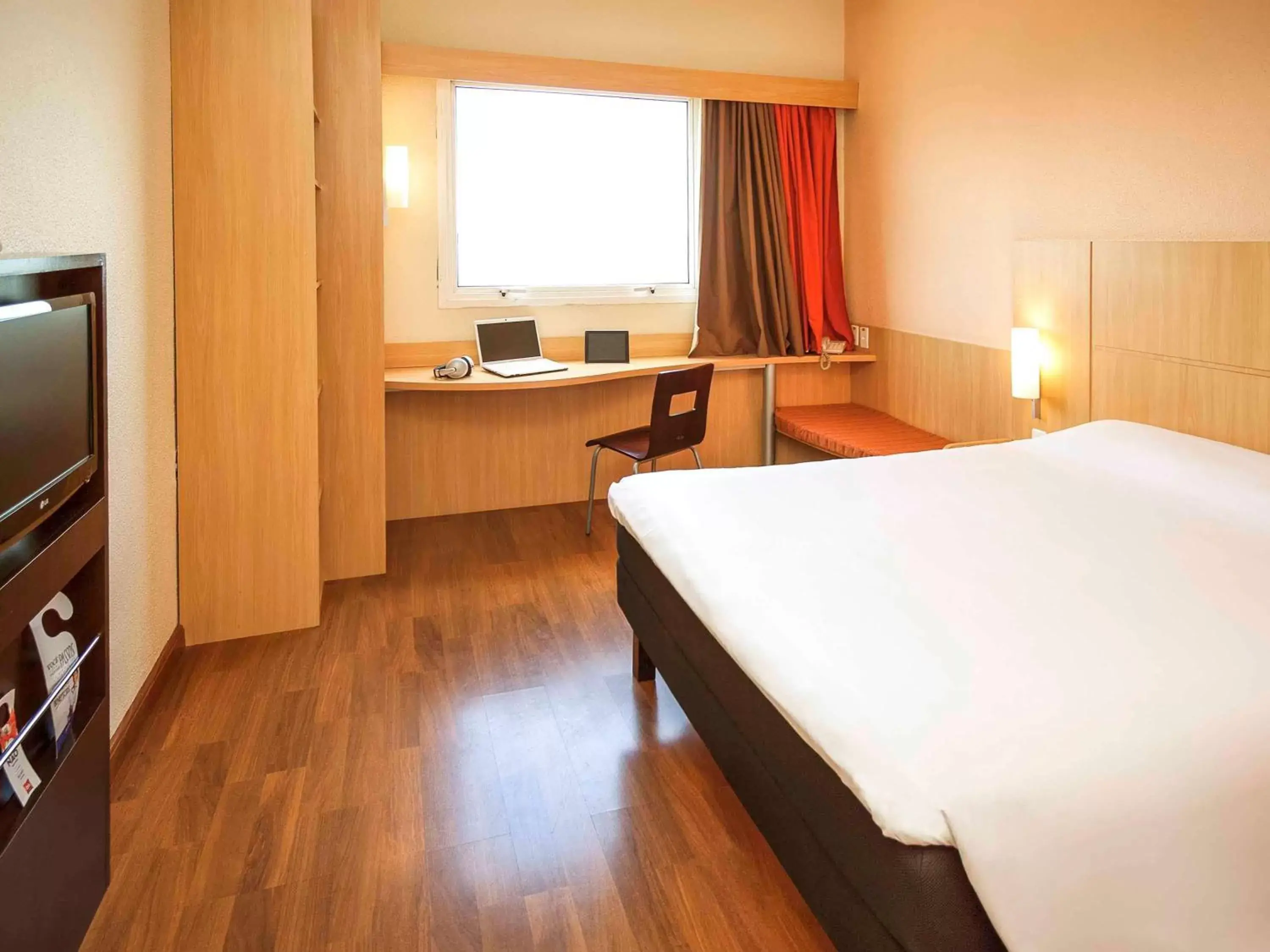 Property building, Bed in ibis Vitoria Praia do Canto