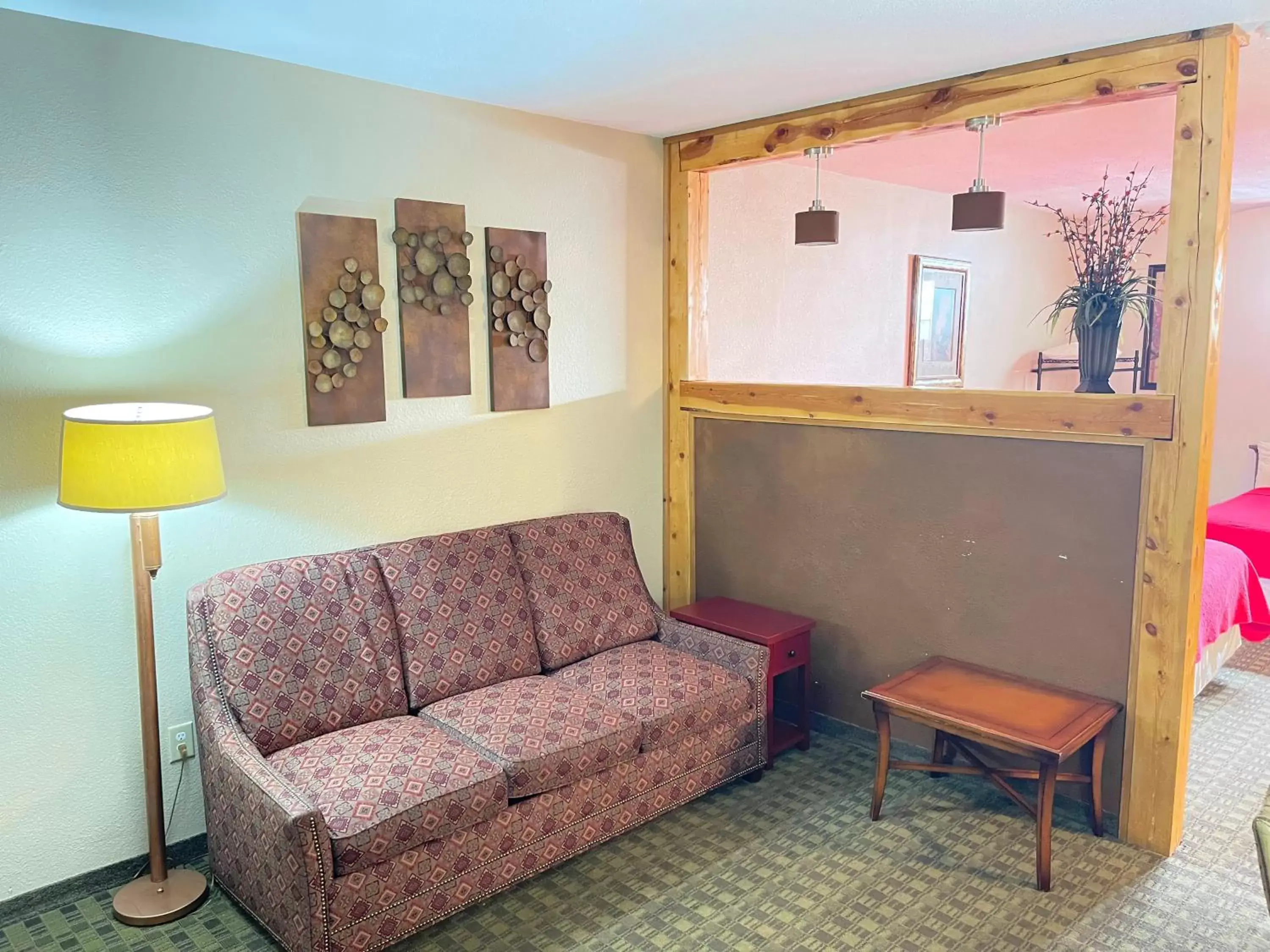 Seating Area in Pikes Peak Inn