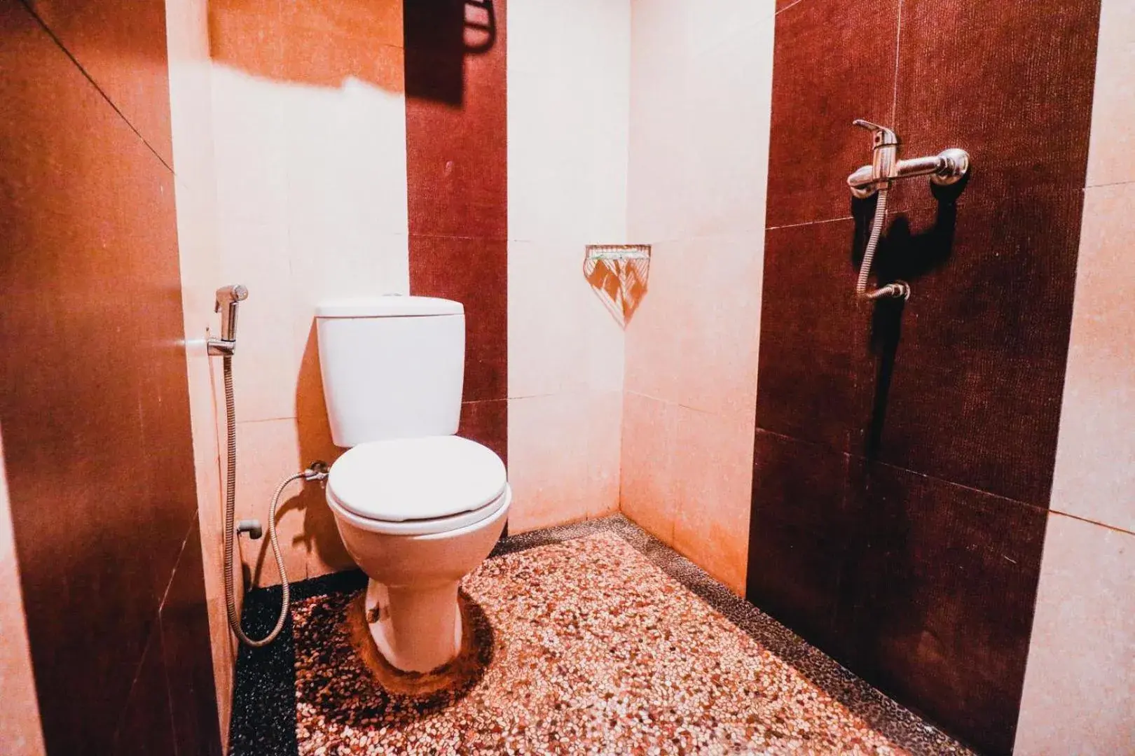 Bathroom in RedDoorz Plus near Sultan Hasanuddin Airport