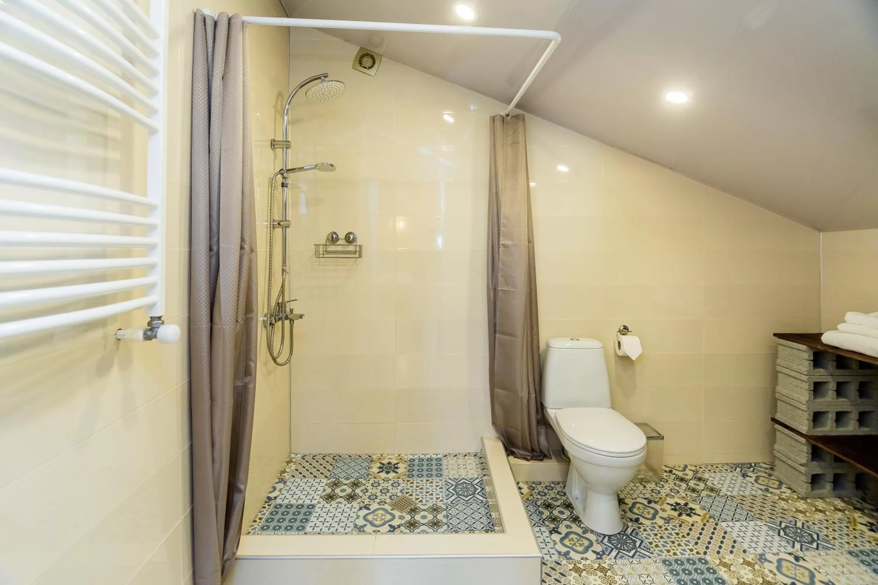 Hot Tub in Gvino Minda