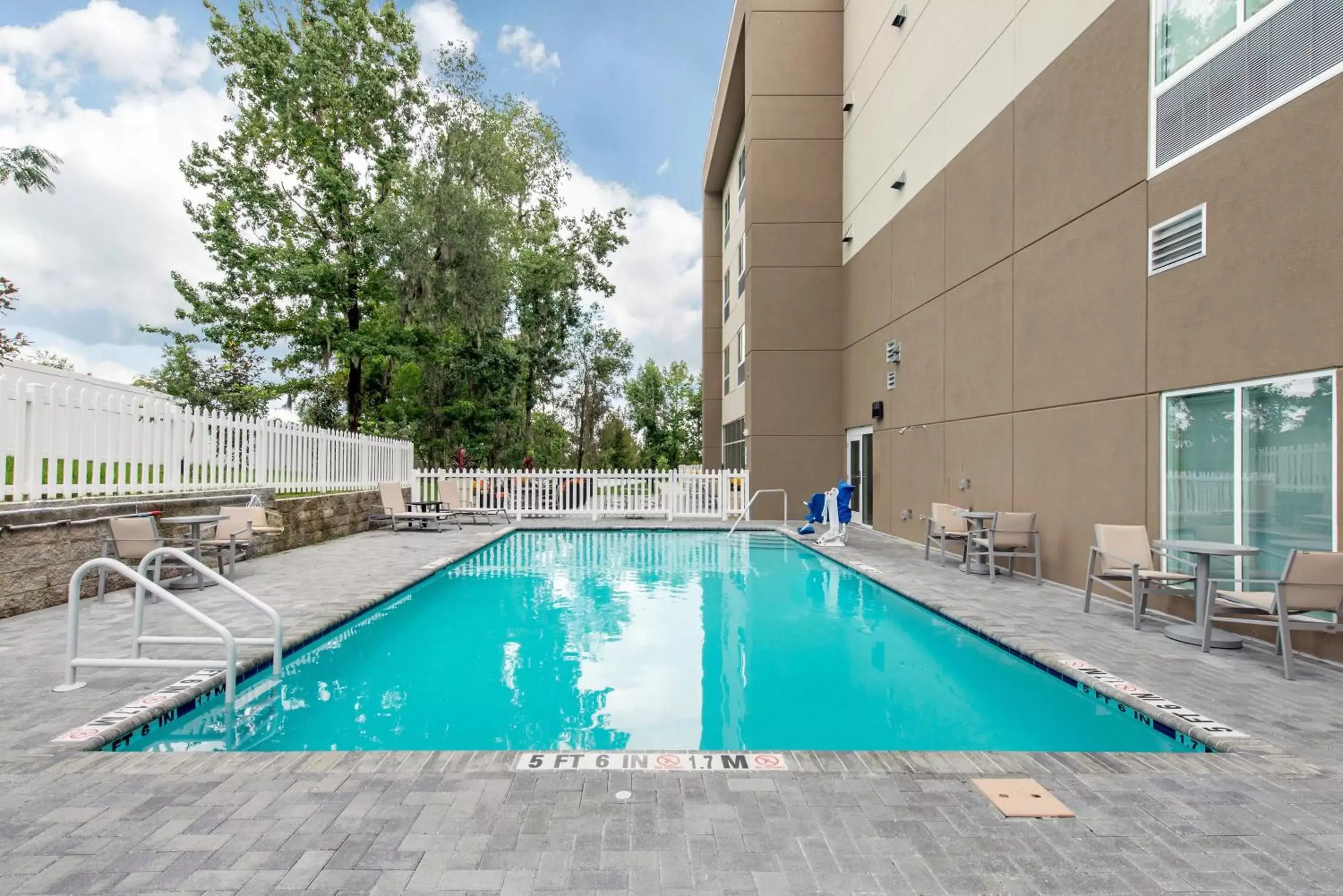 Swimming pool in Holiday Inn Express & Suites Alachua - Gainesville Area by IHG Swimming pool in Holiday Inn Express & Suites Alachua - Gainesville Area by IHG