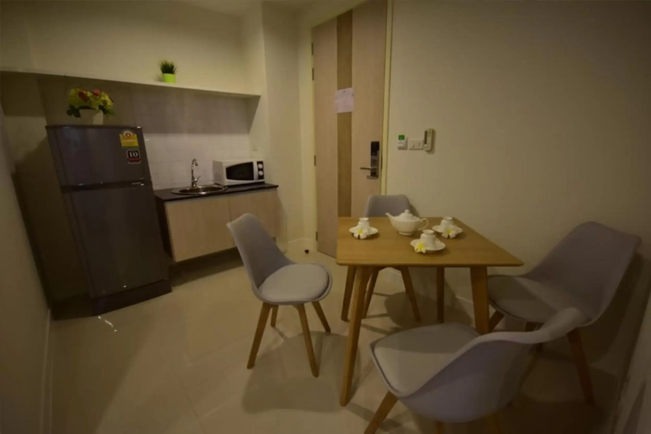 Kitchen or kitchenette, Dining Area in Paeva Luxury Serviced Residence SHA