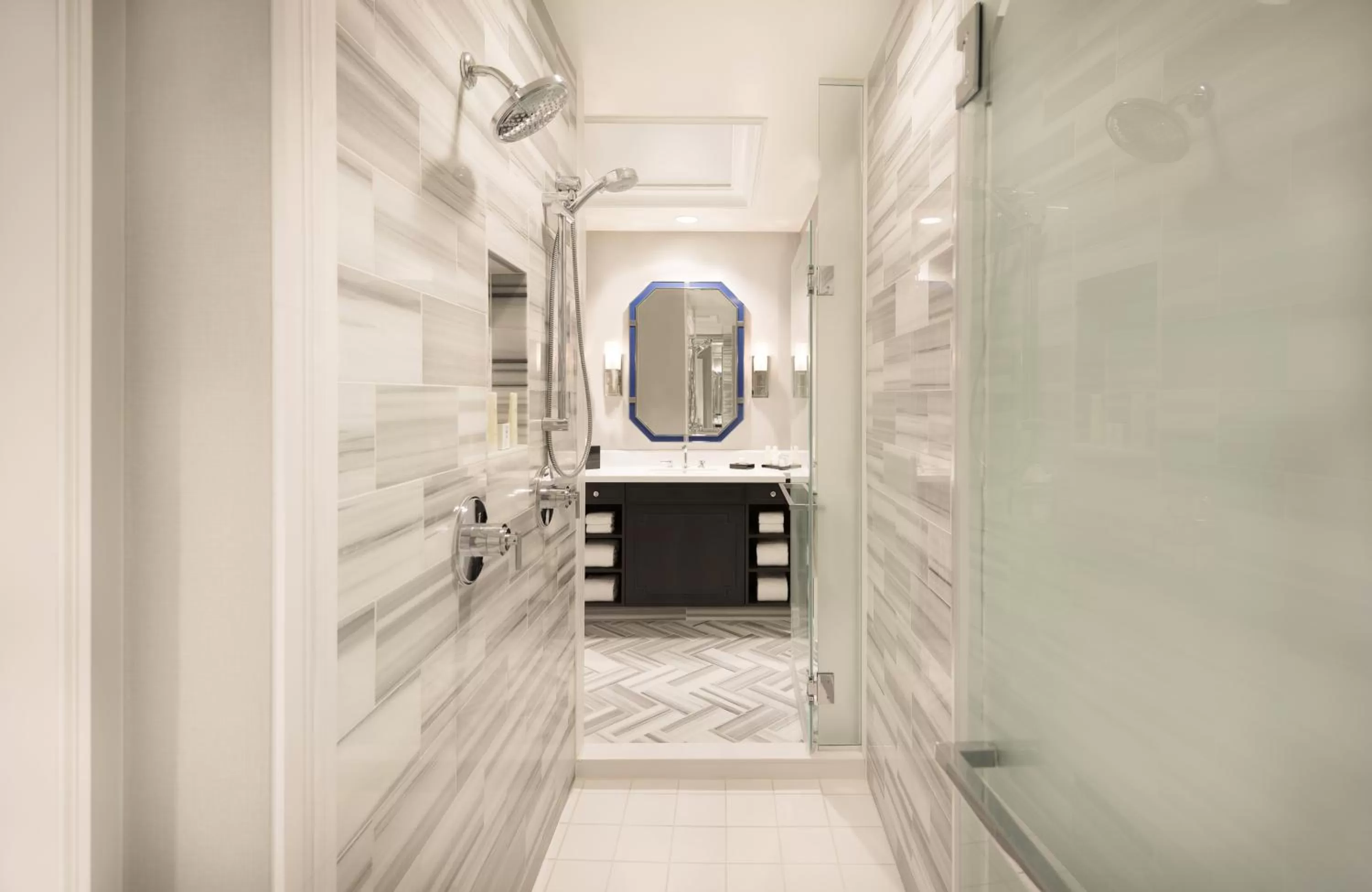 Shower in Caesars Palace Hotel & Casino