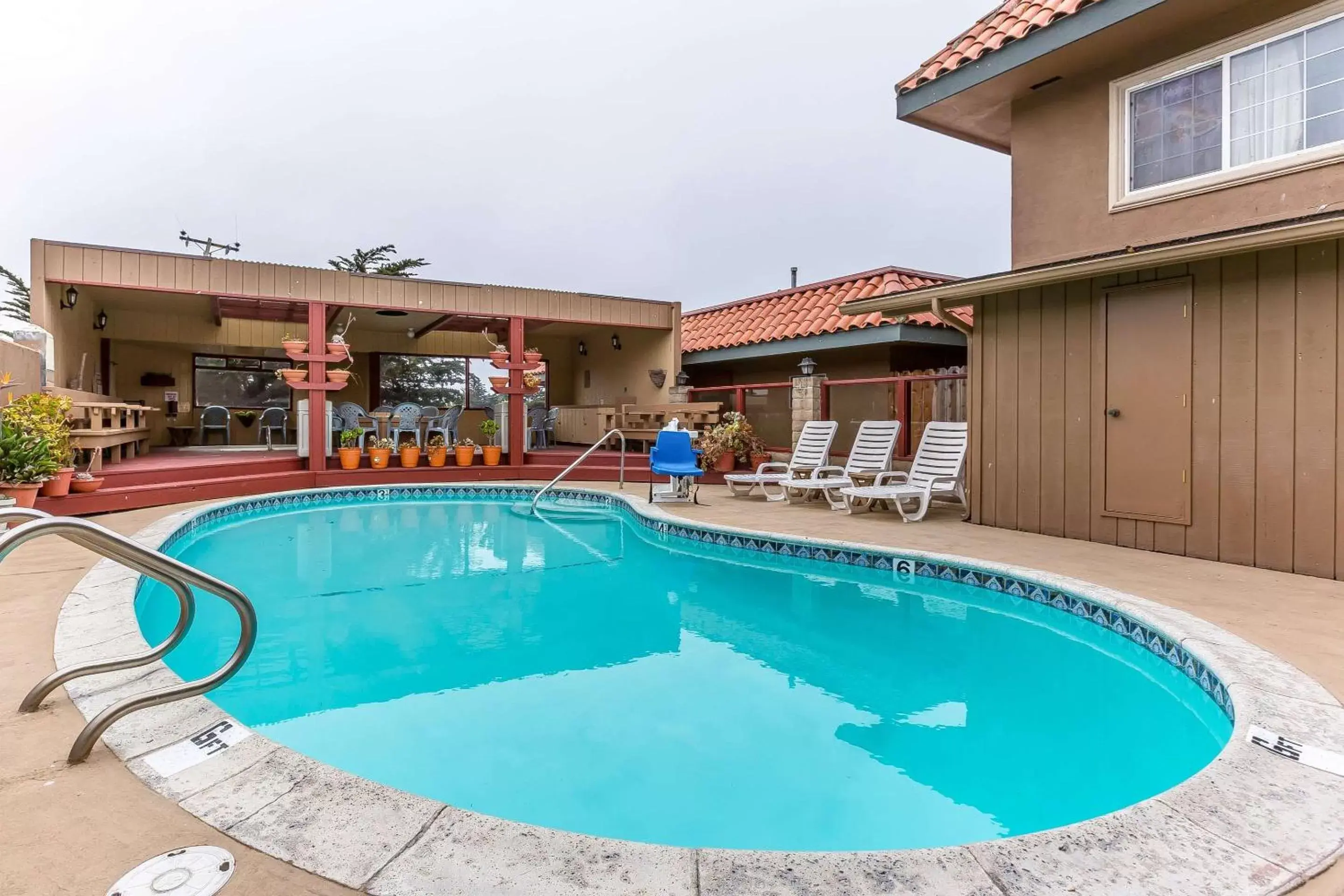 On site, Swimming Pool in Quality Inn near Hearst Castle