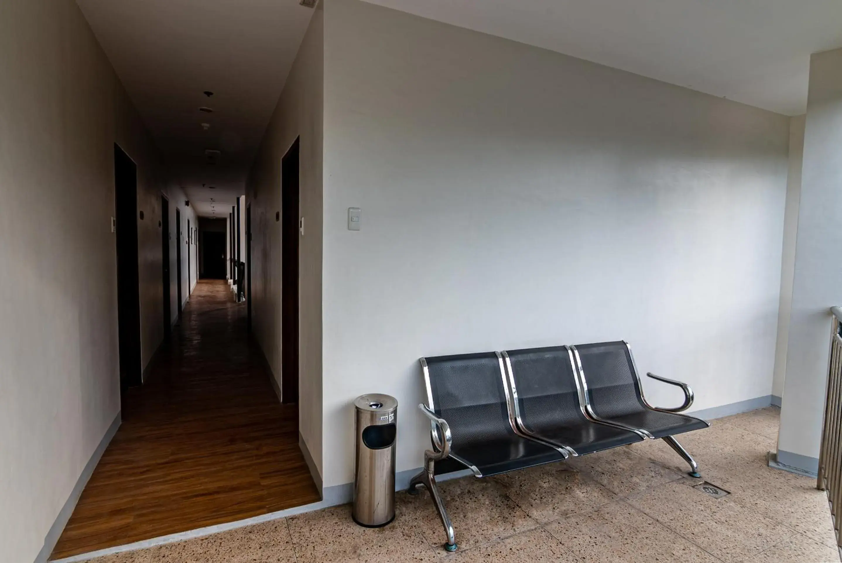 Balcony/Terrace, Seating Area in Kiwi Hotel