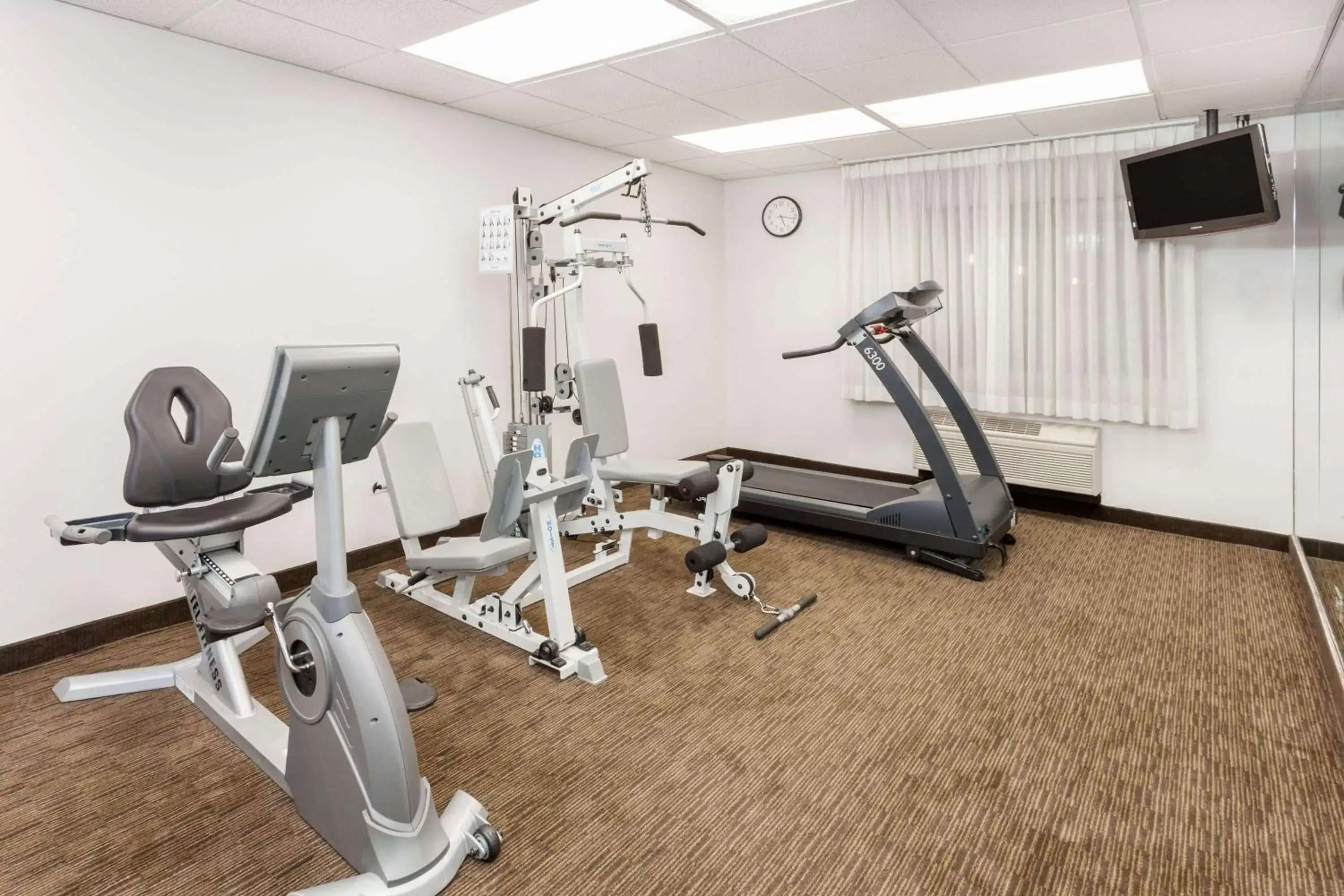 Spa and wellness centre/facilities, Fitness Center/Facilities in Days Inn & Suites by Wyndham Arlington Heights