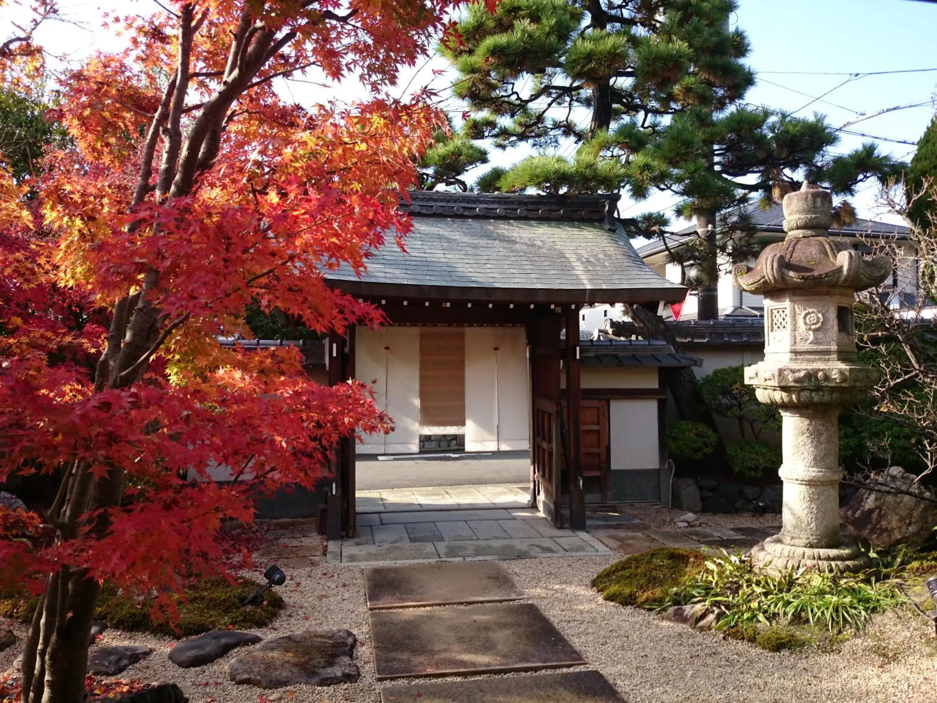 Autumn, Facade/Entrance in Ryokan Genhouin