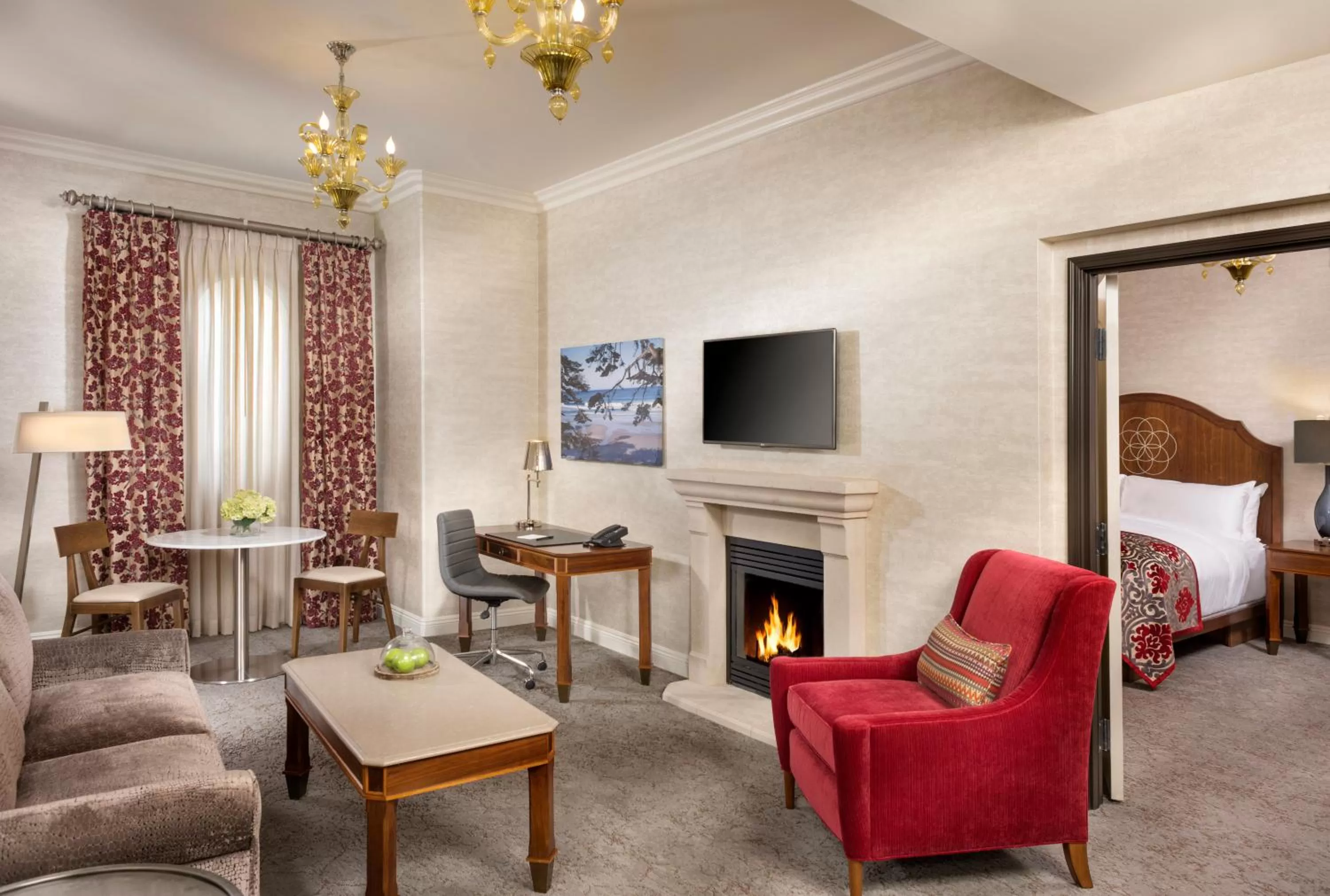 Seating area, Bed in Allegretto Vineyard Resort Paso Robles