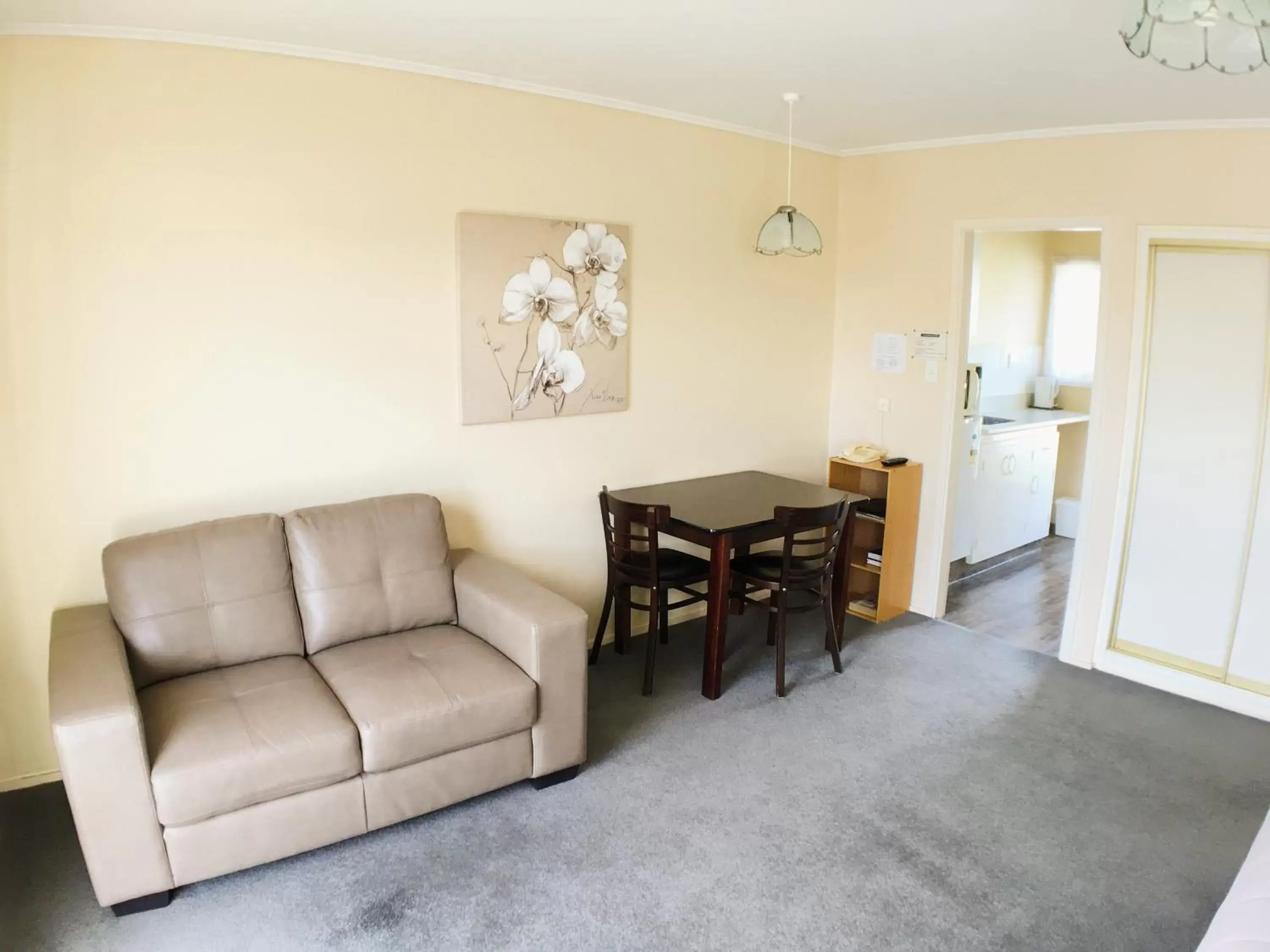 Dining area, Seating Area in Merivale Court Motel & Apartments