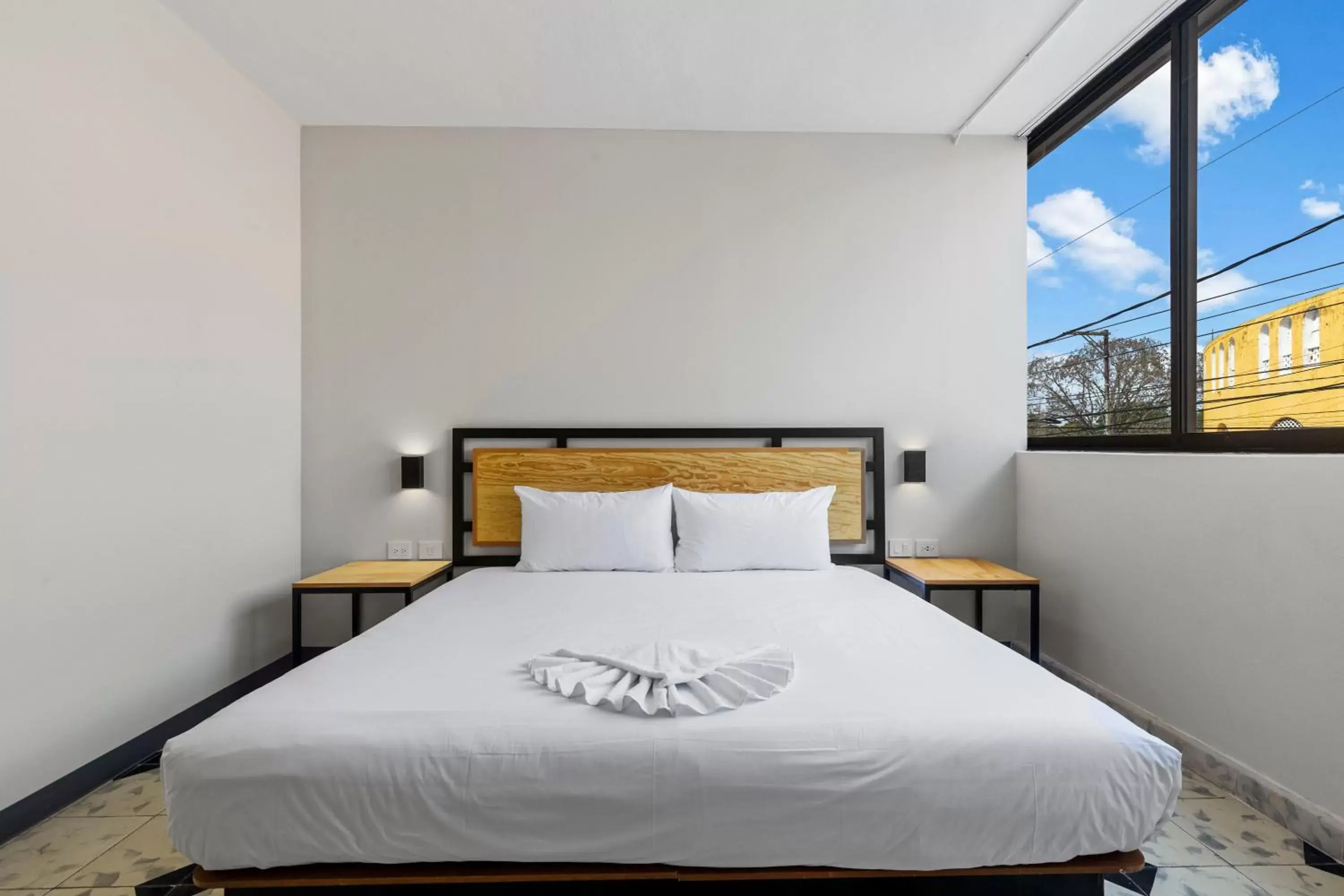 Bedroom, Bed in Suites Reforma by HomiRent