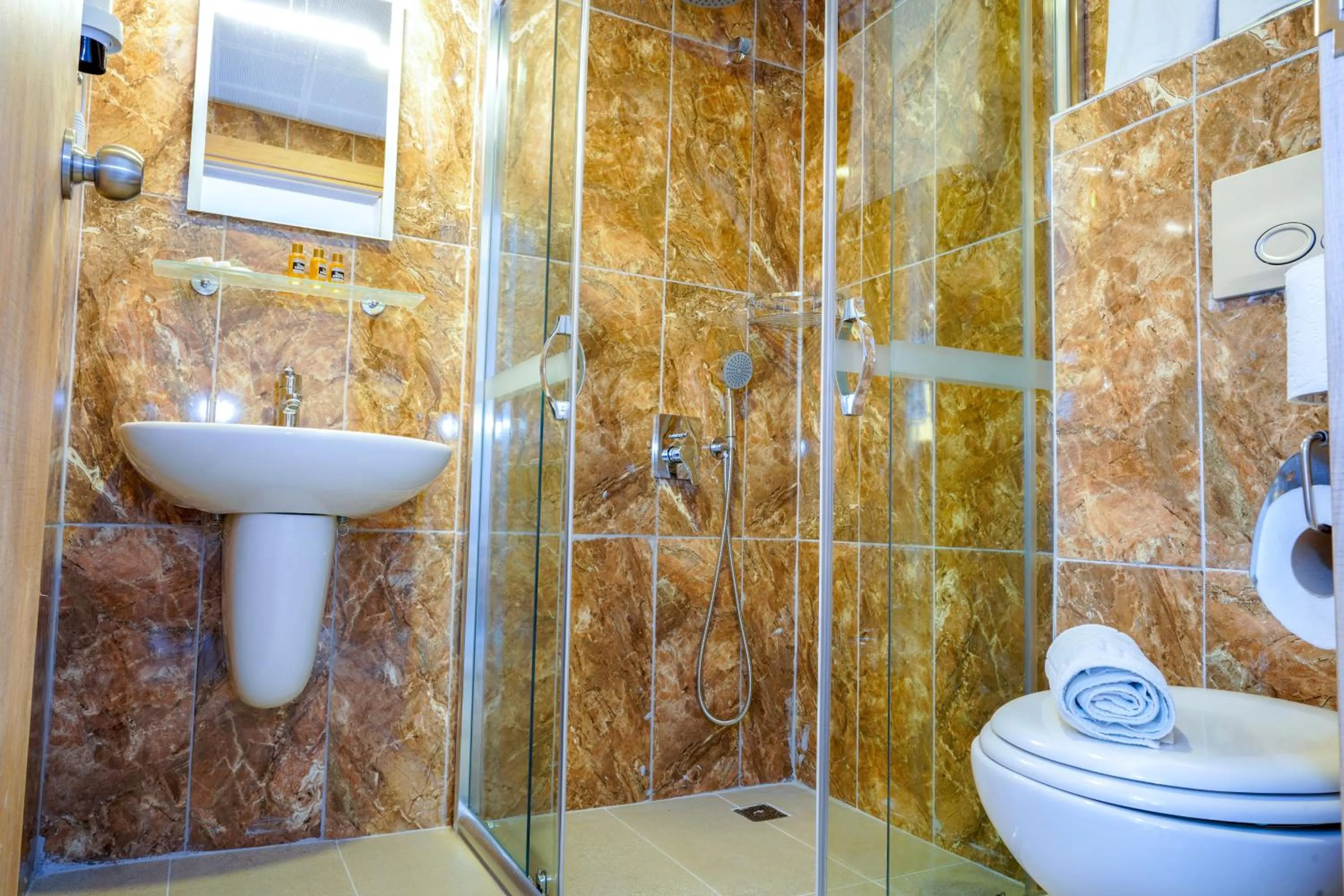 Bathroom in Arsi Hotel