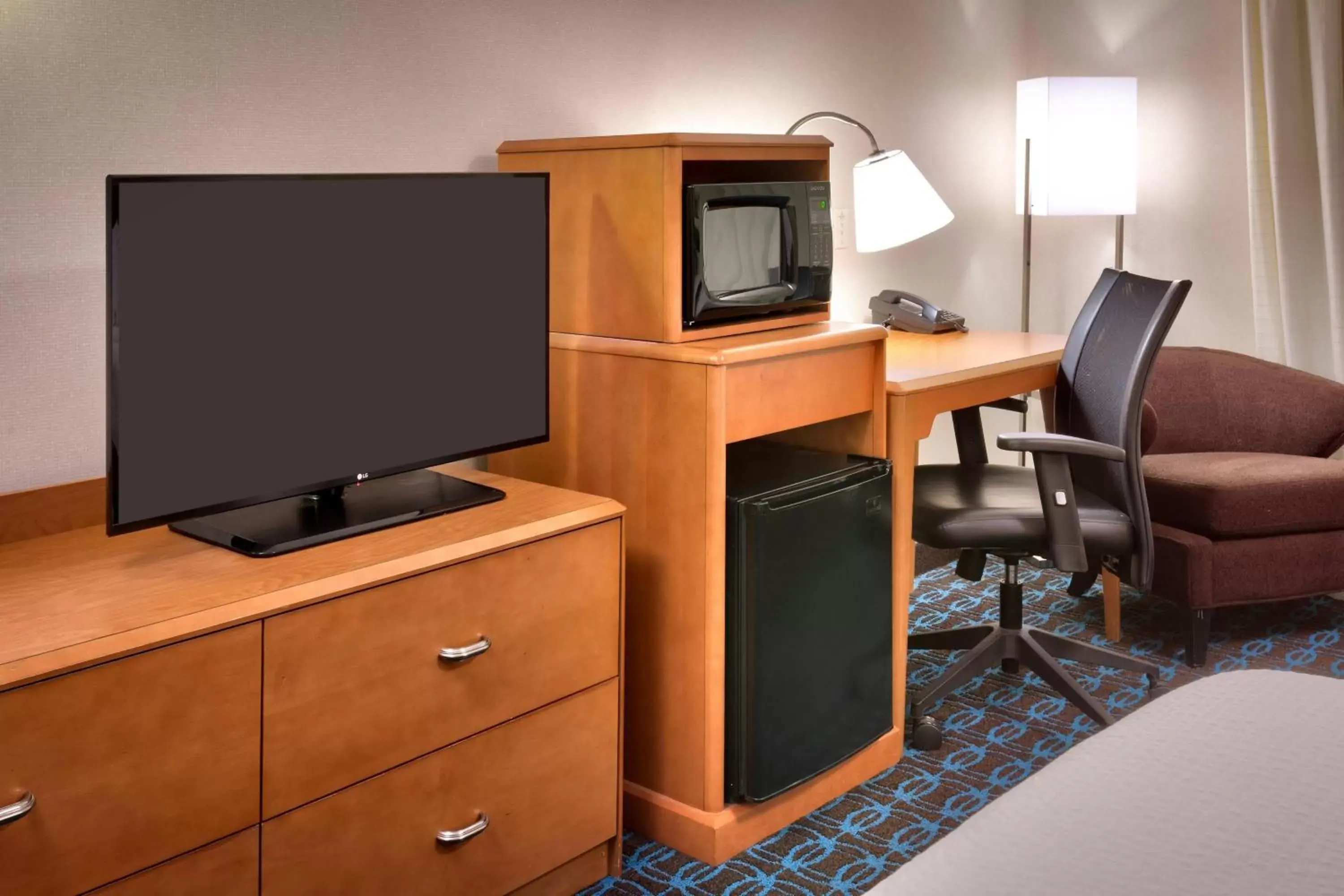 Photo of the whole room, TV/Entertainment Center in Fairfield Inn & Suites Richfield