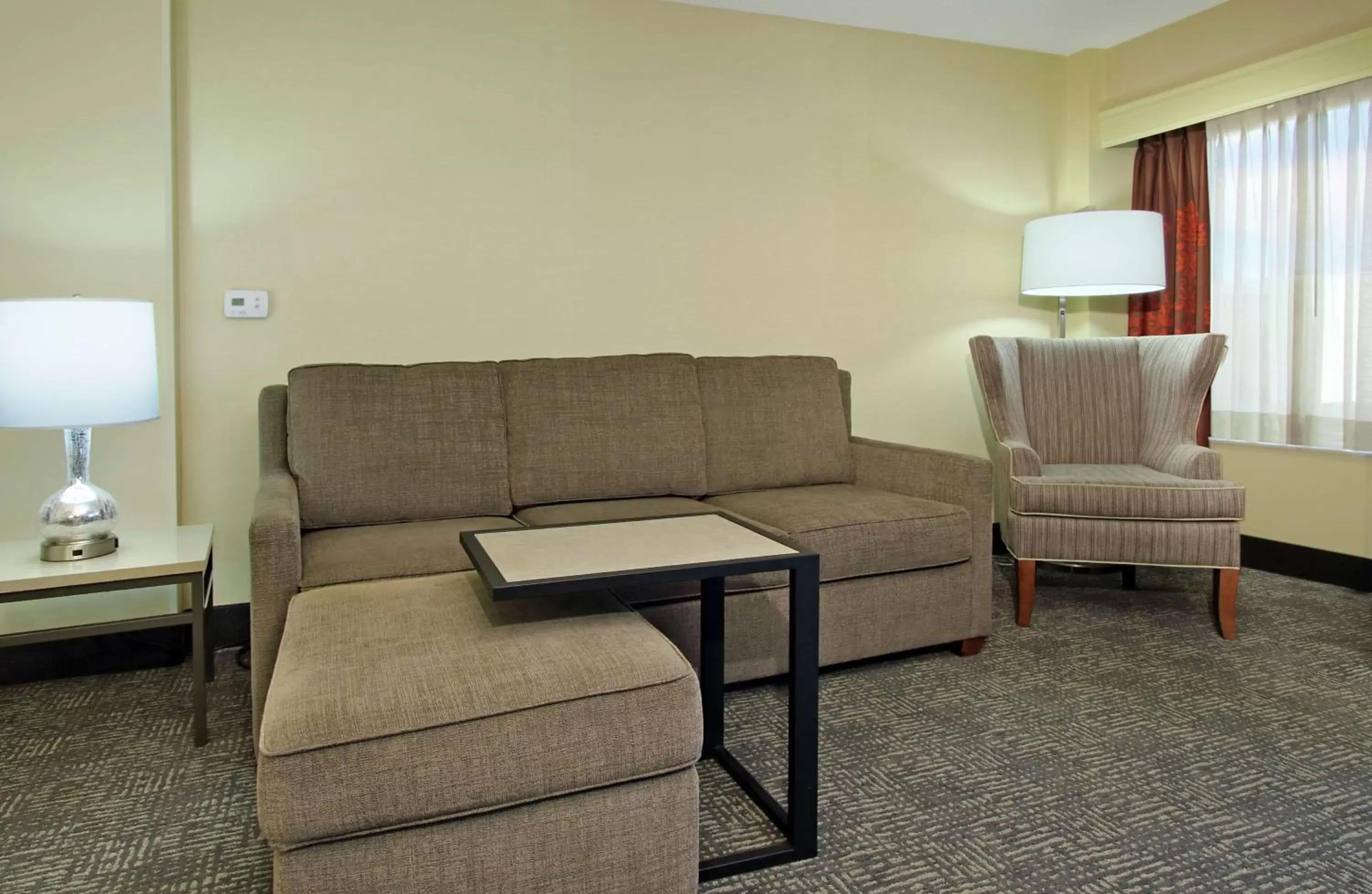Living room in Hampton Inn & Suites Columbus-Downtown, Ohio Living room in Hampton Inn & Suites Columbus-Downtown, Ohio