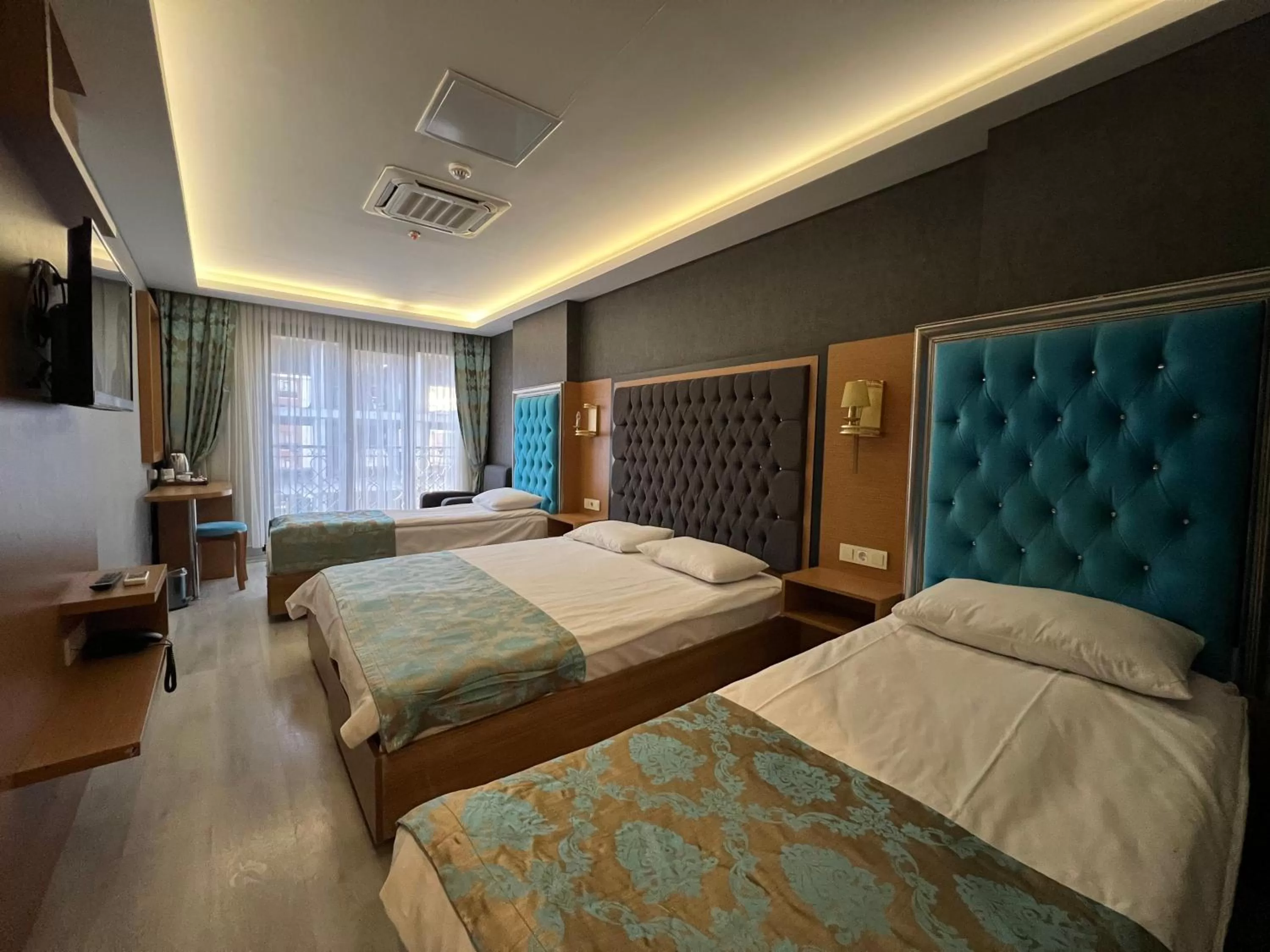 Photo of the whole room, Bed in Grand Palace Hotel