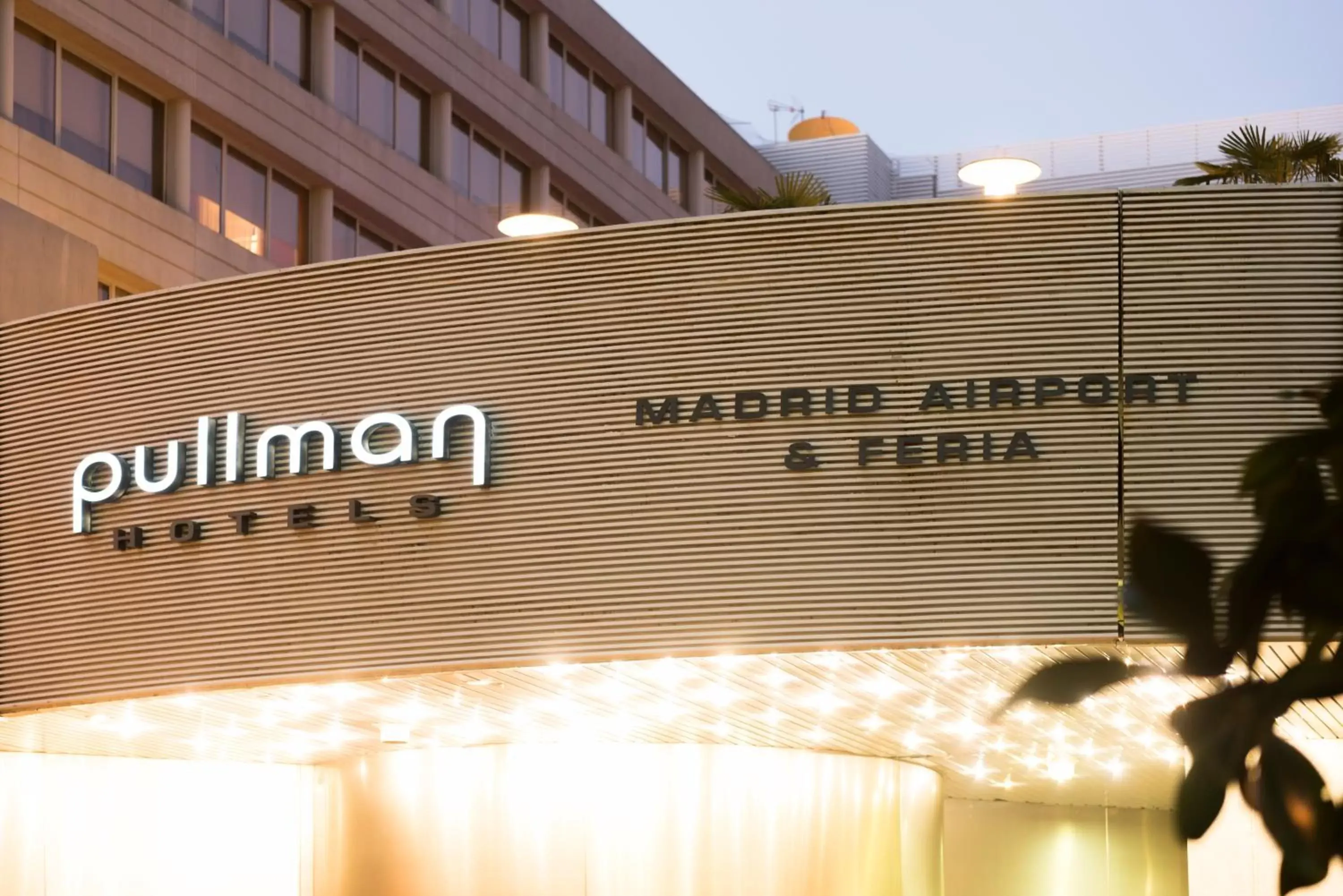 Logo/Certificate/Sign in Pullman Madrid Airport & Feria