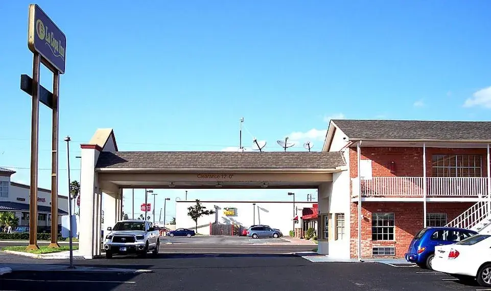 Facade/entrance, Property Building in Value Inn & Suites - Harlingen