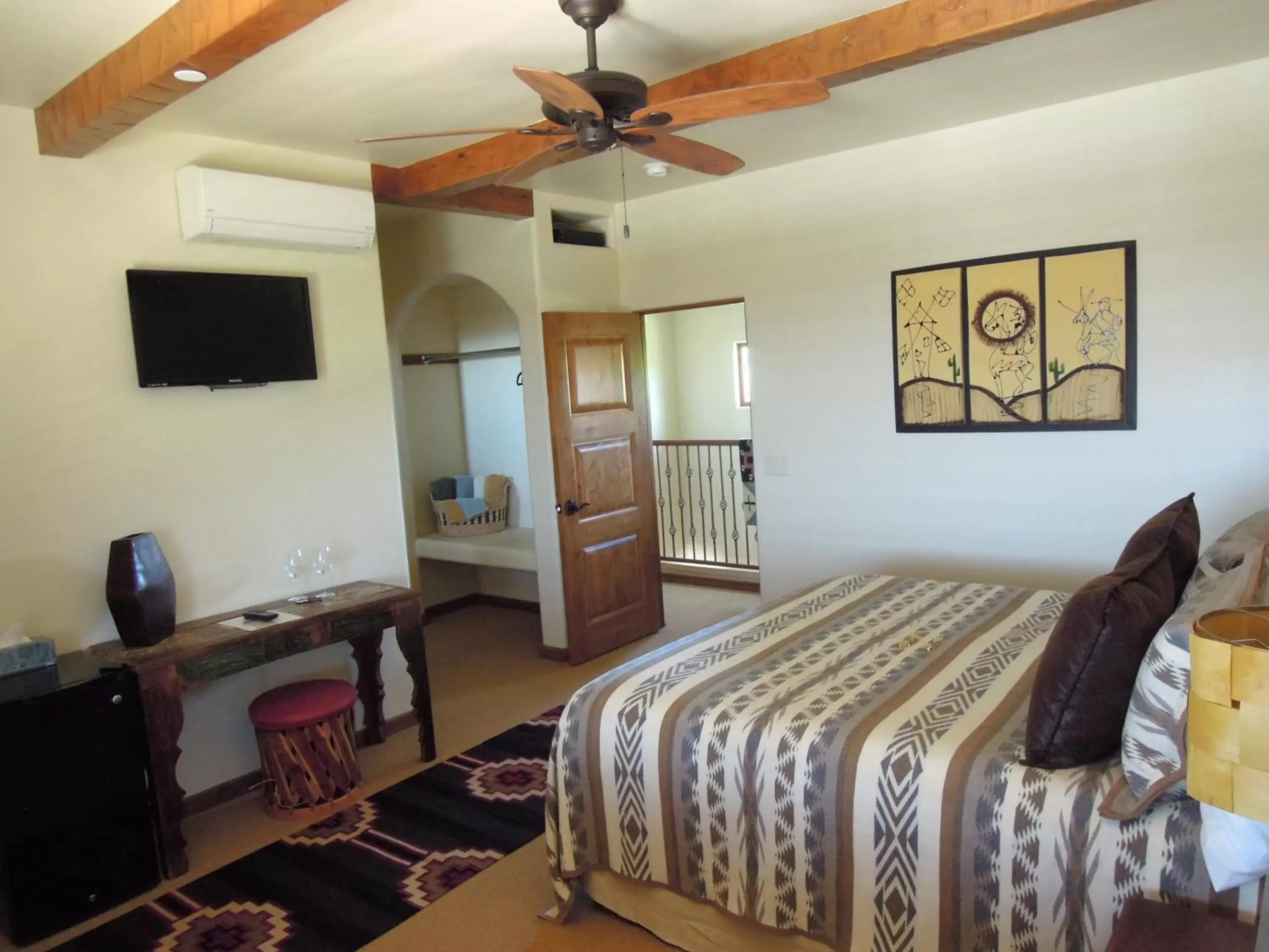 Deluxe King Room in Croad Vineyards - The Inn Deluxe King Room in Croad Vineyards - The Inn