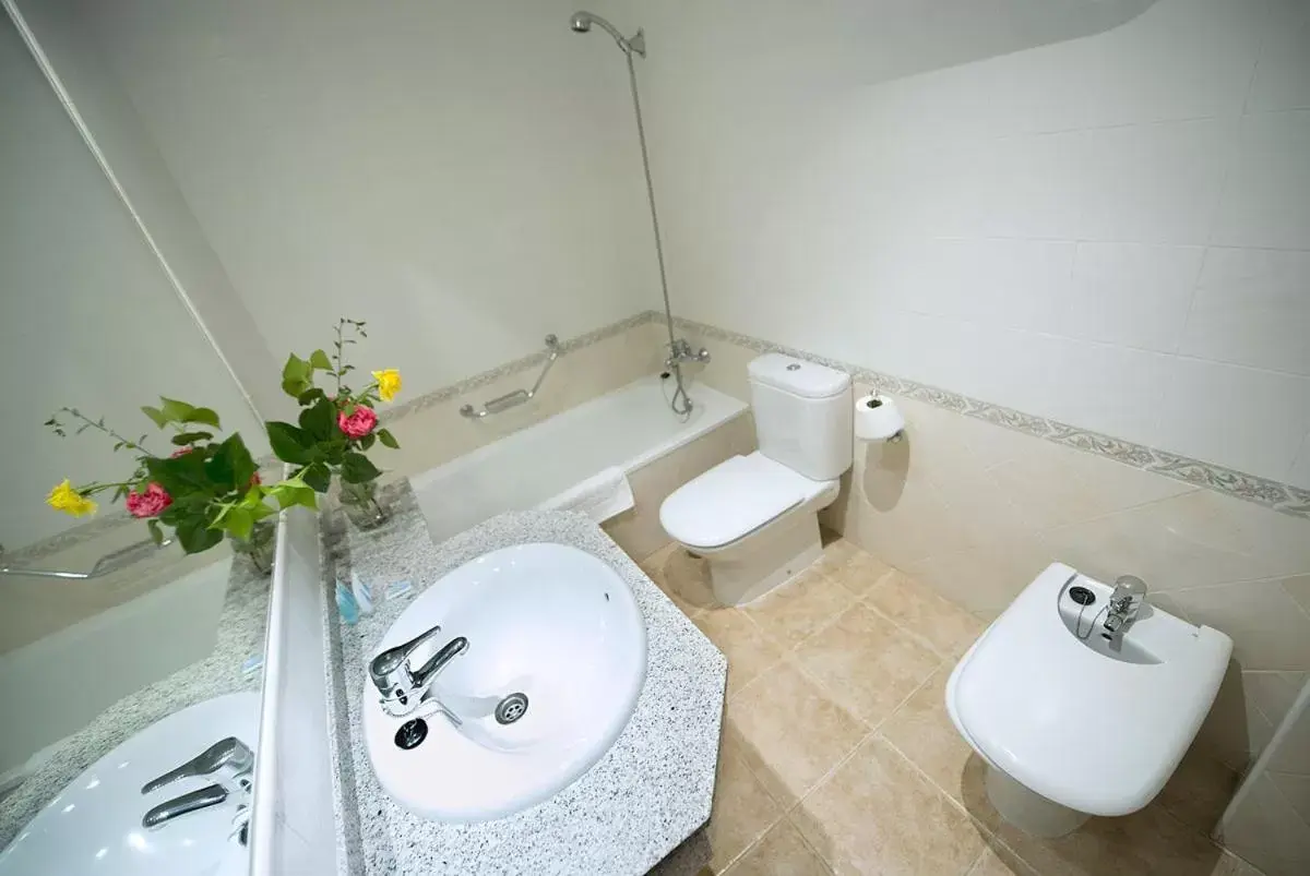 Bathroom in Hospedium Hotel Juan II