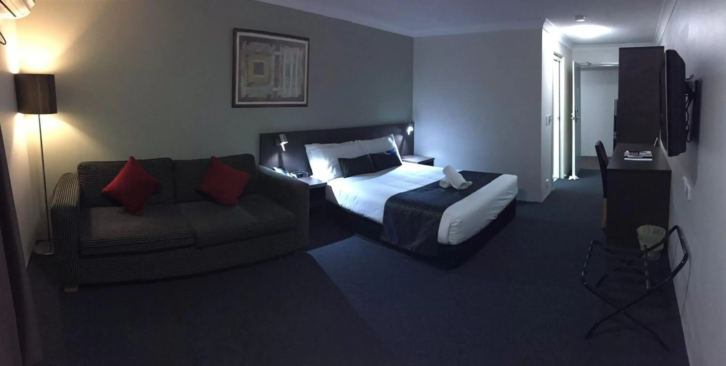 Photo of the whole room, Bed in Hunts Hotel Liverpool