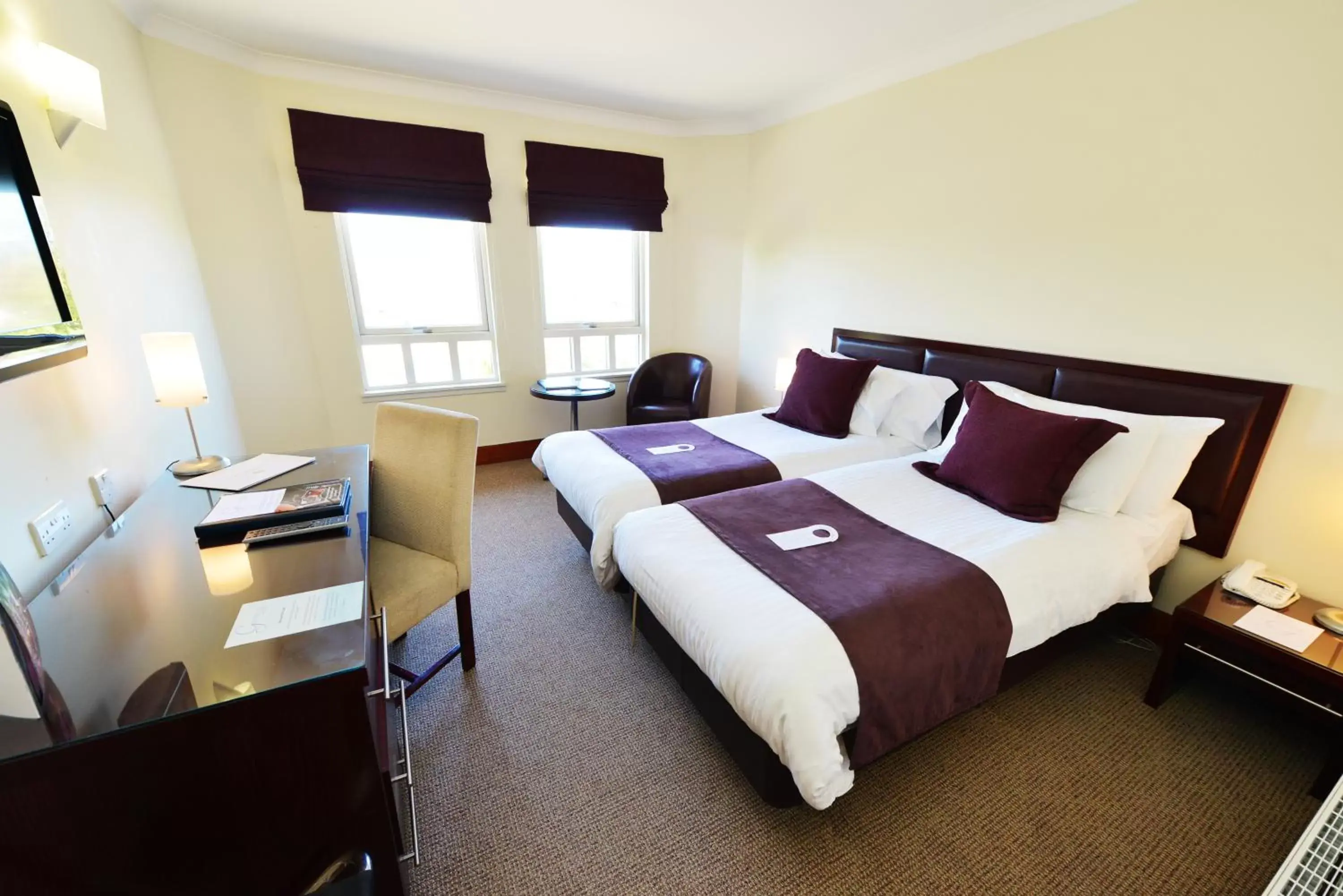 Bed in Glynhill Hotel & Spa near Glasgow Airport