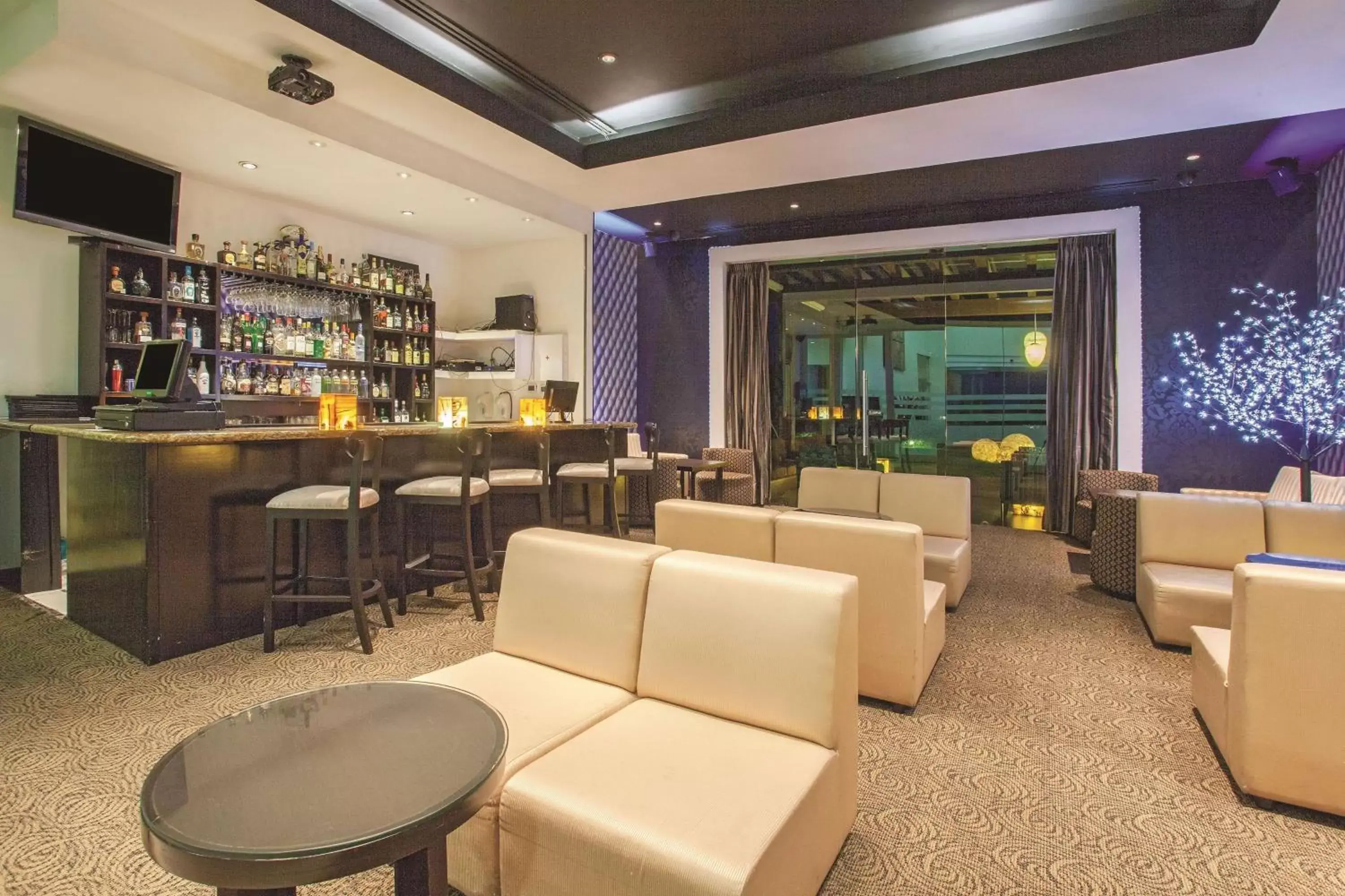 Lounge or bar, Lounge/Bar in La Quinta by Wyndham Poza Rica