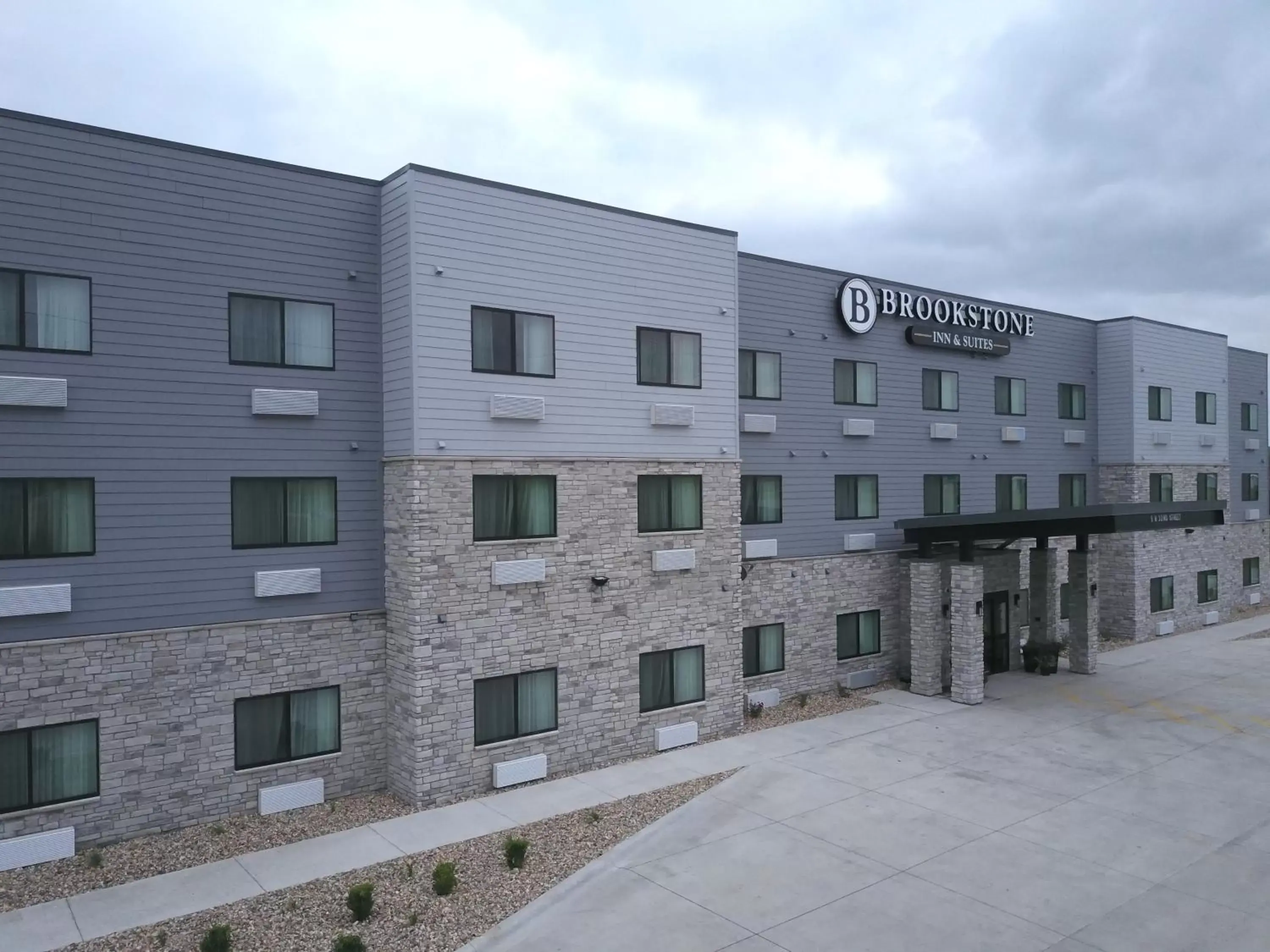 Facade/entrance, Property Building in Brookstone Inn & Suites