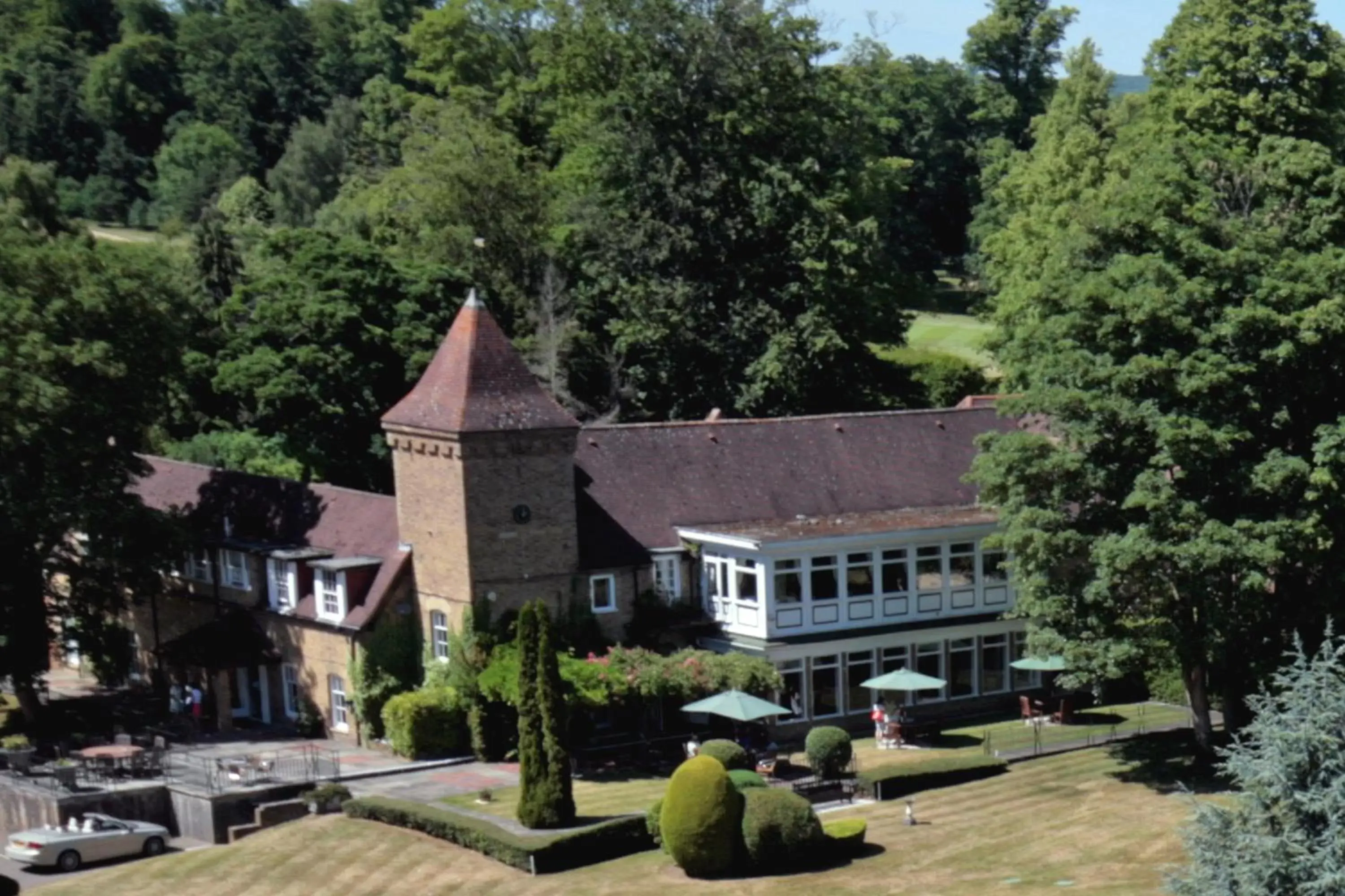 Facade/entrance, Property Building in Badgemore Park