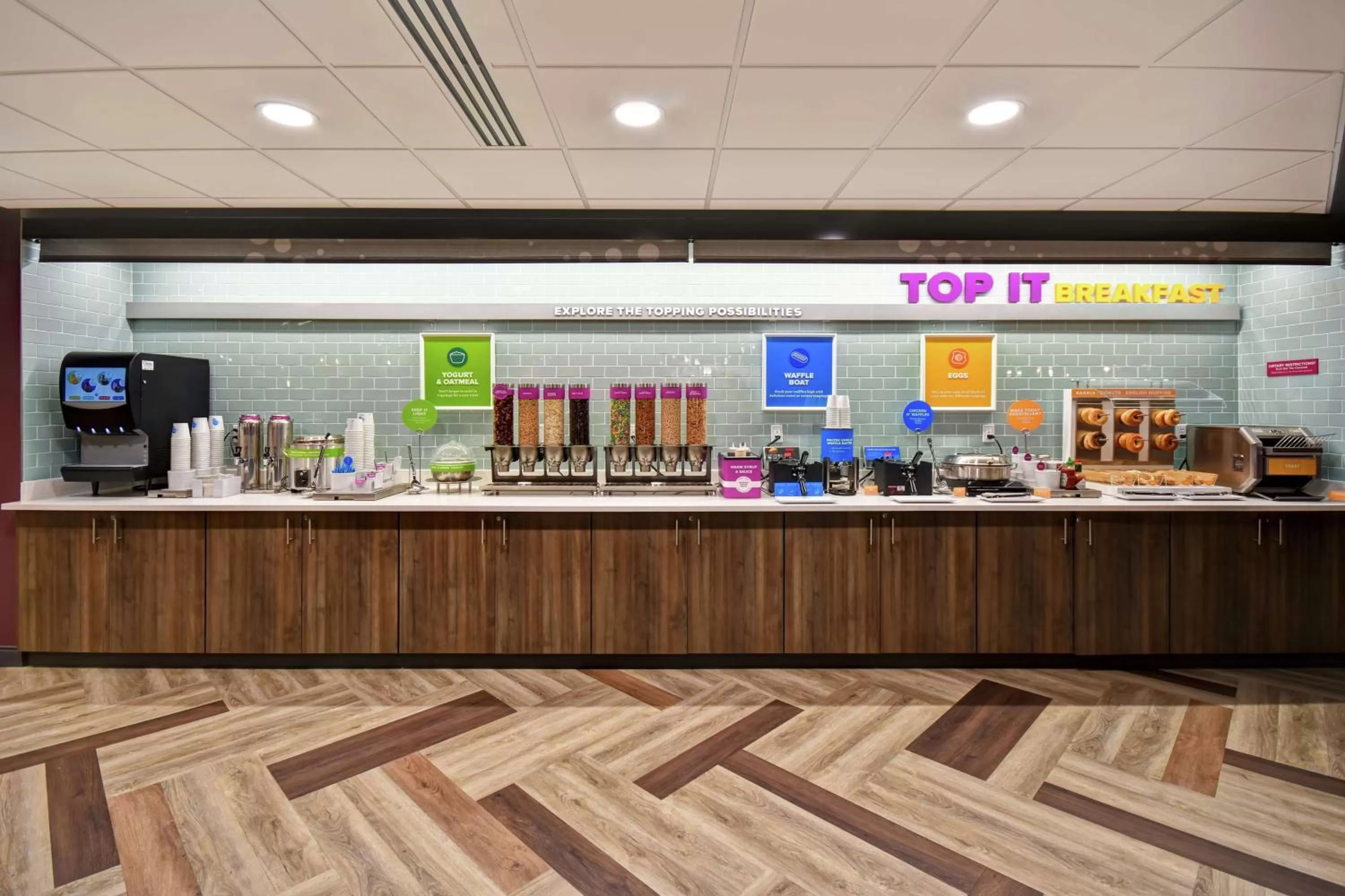 Dining area in Tru By Hilton Fort Wayne