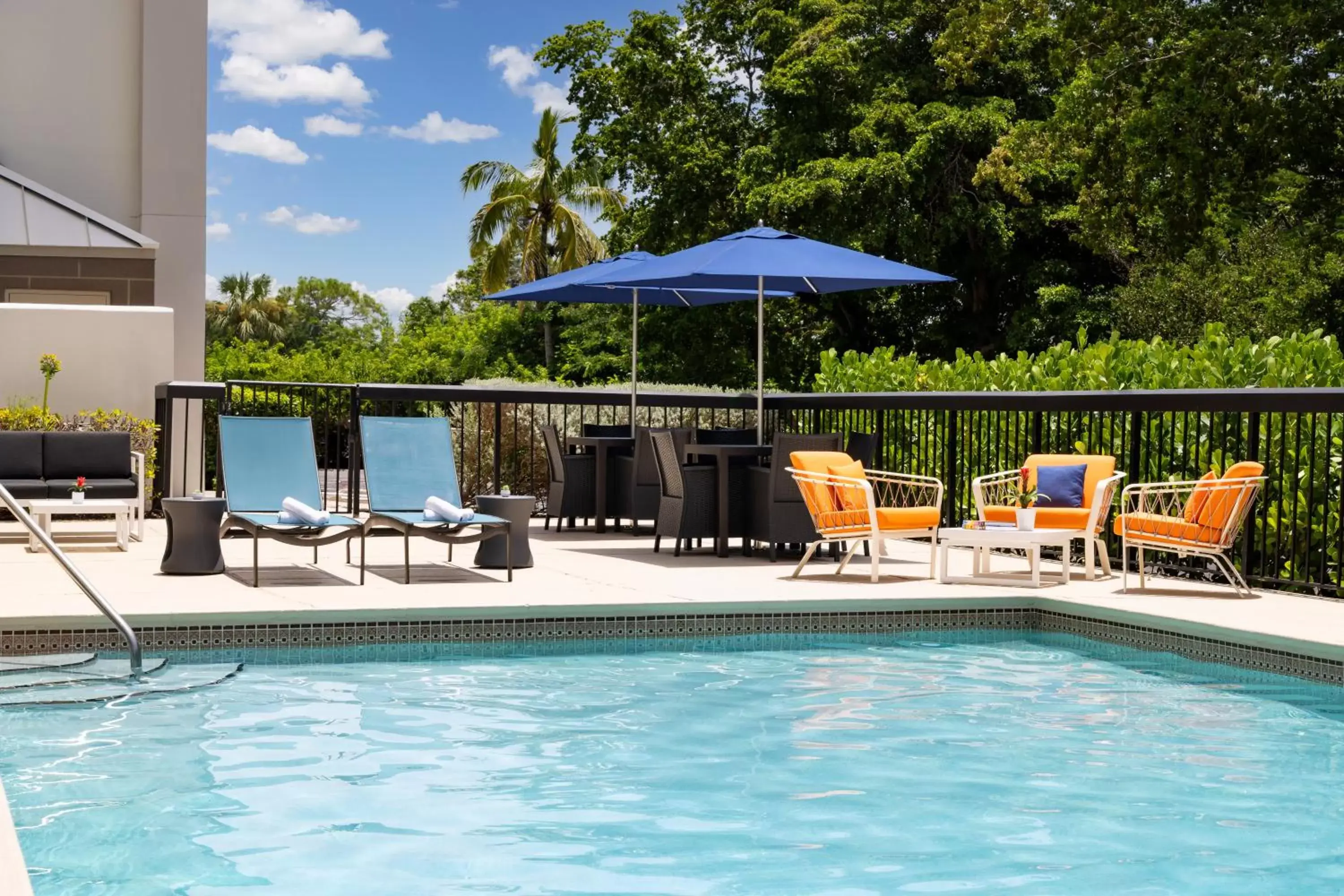 Swimming Pool in Hampton Inn Naples-Central