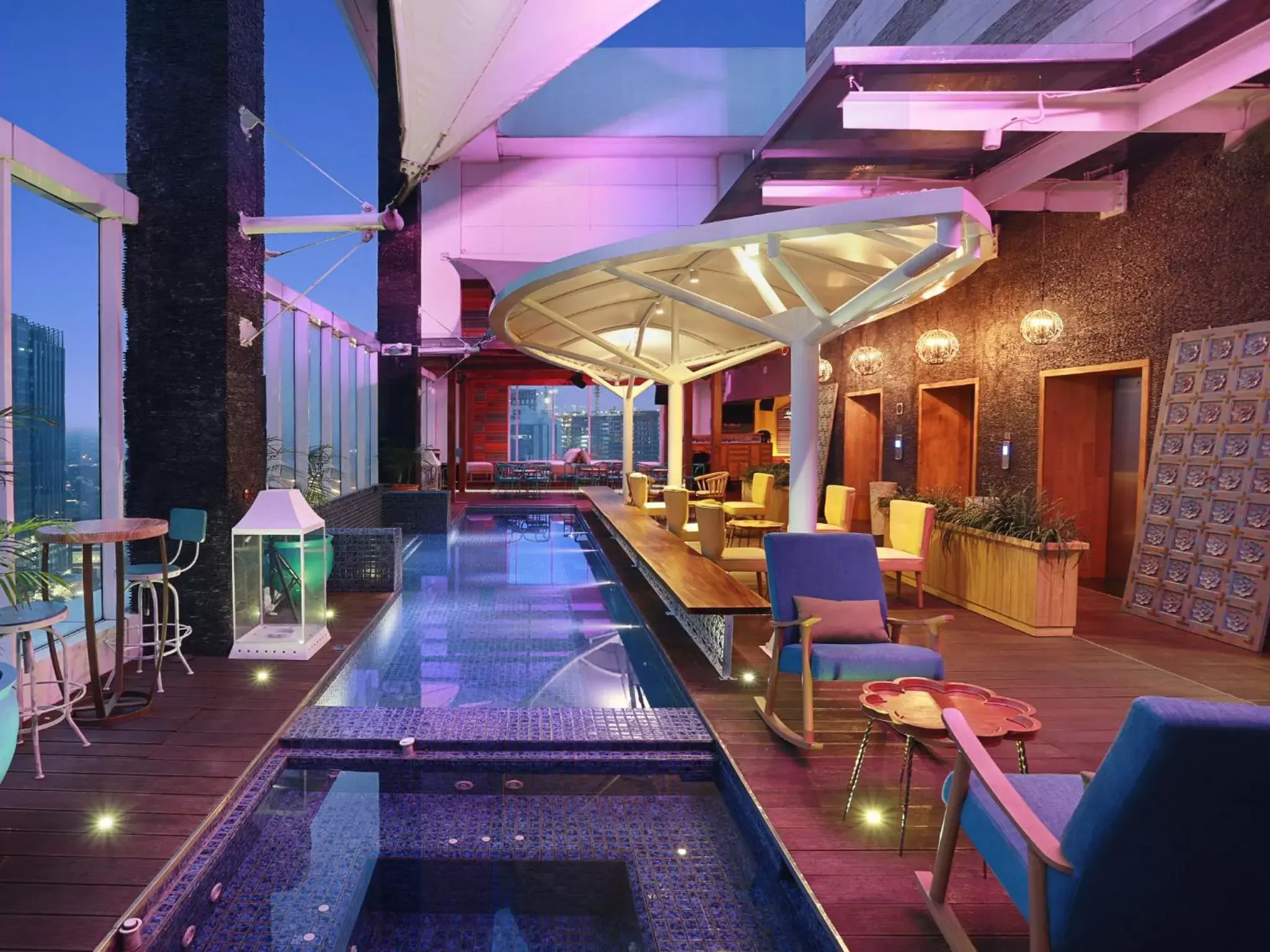 Restaurant/places to eat, Swimming Pool in Mercure Jakarta Simatupang
