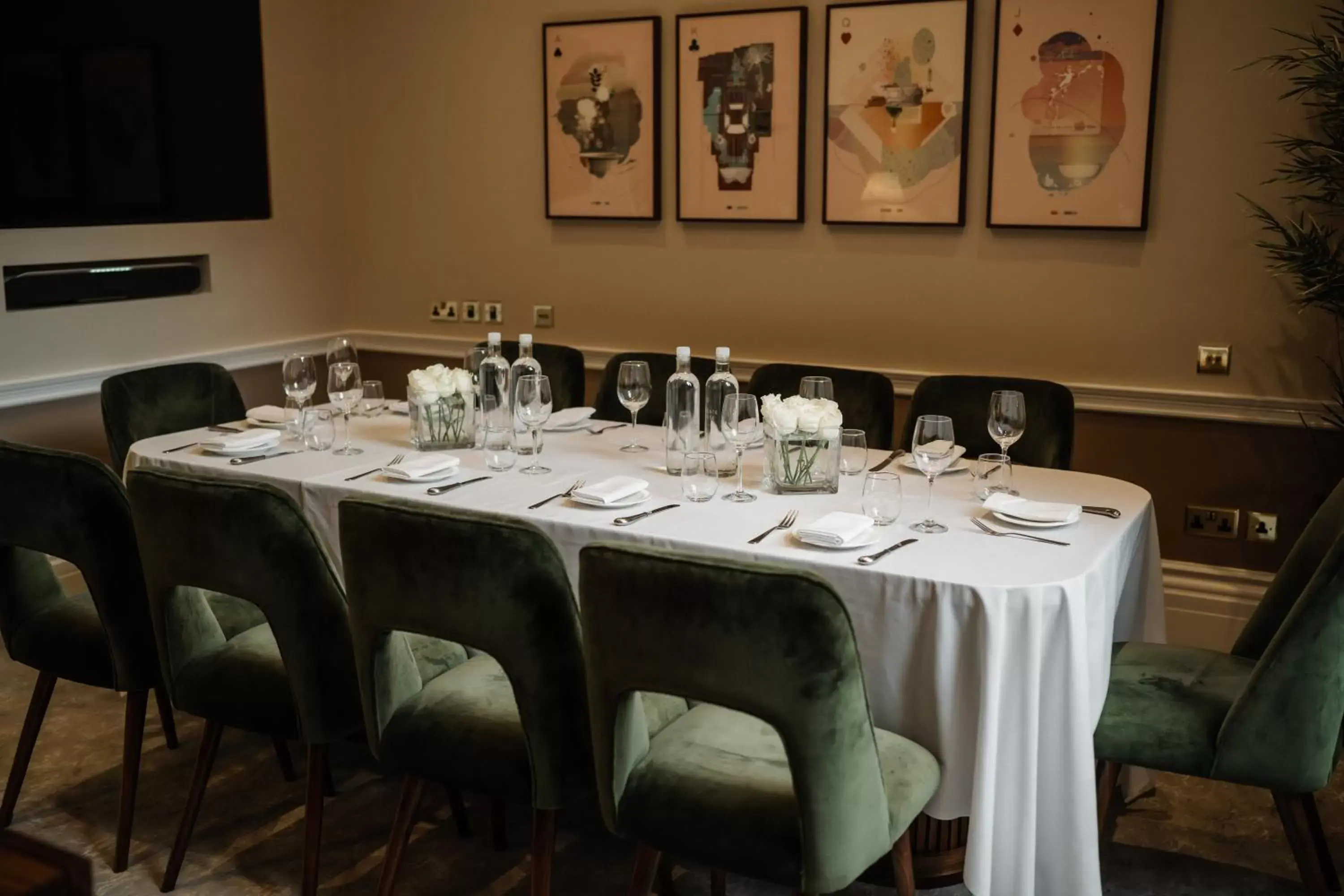 Meeting/conference room, Restaurant/Places to Eat in Roseate House London