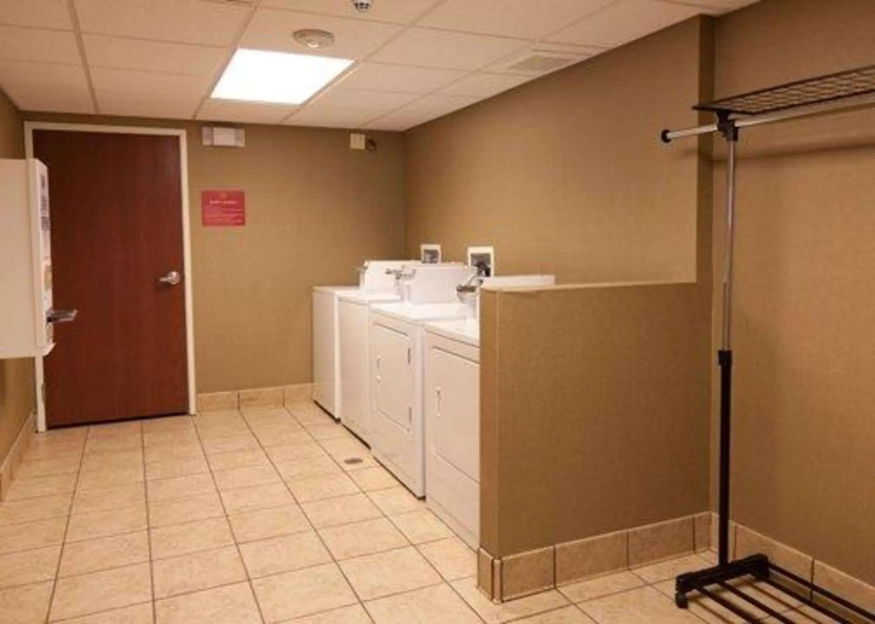 On site, Bathroom in Comfort Suites Pecos