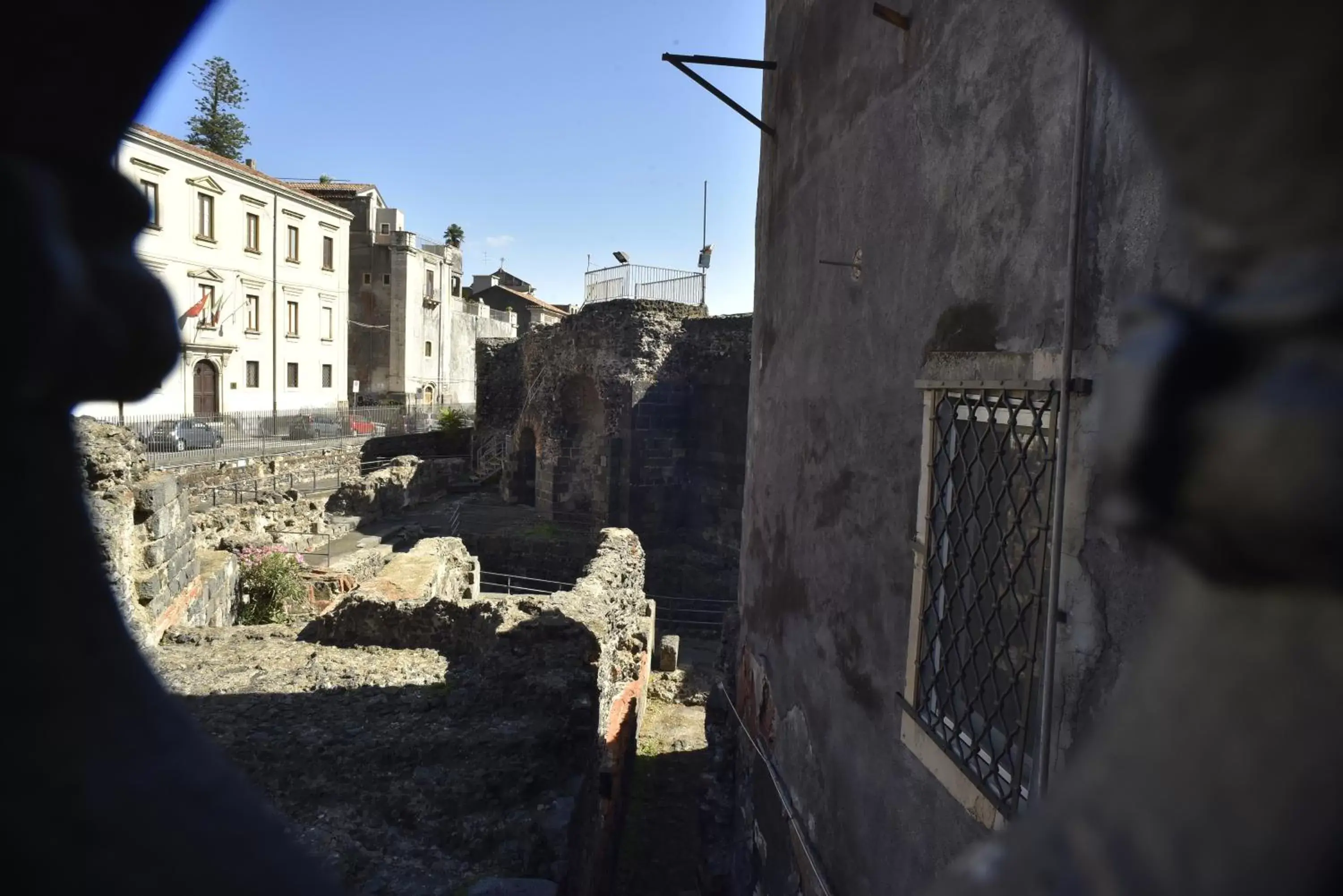 Nearby landmark in Home dentro il teatro