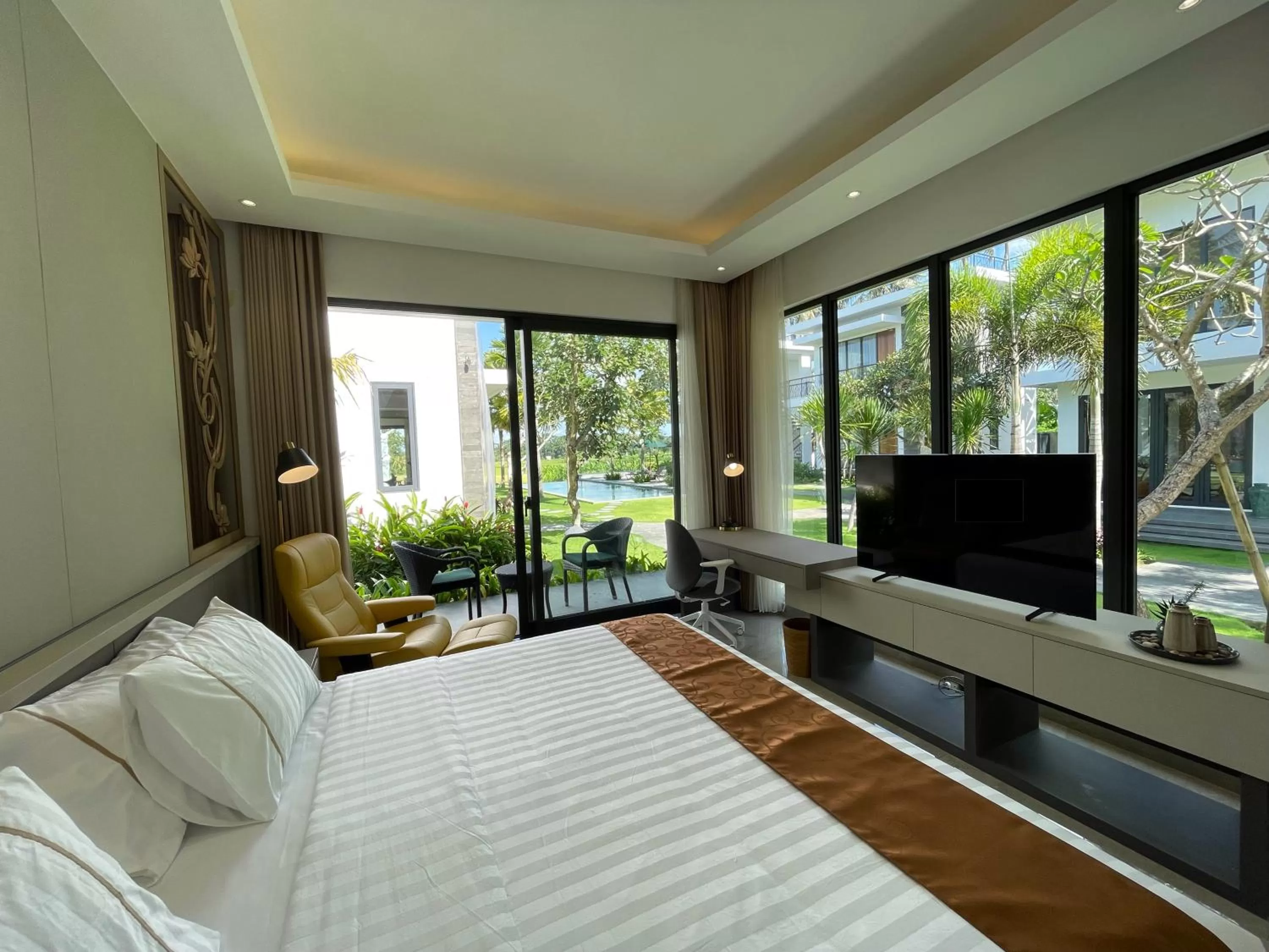 Bed, TV/Entertainment Center in The Valerian Villa Ubud