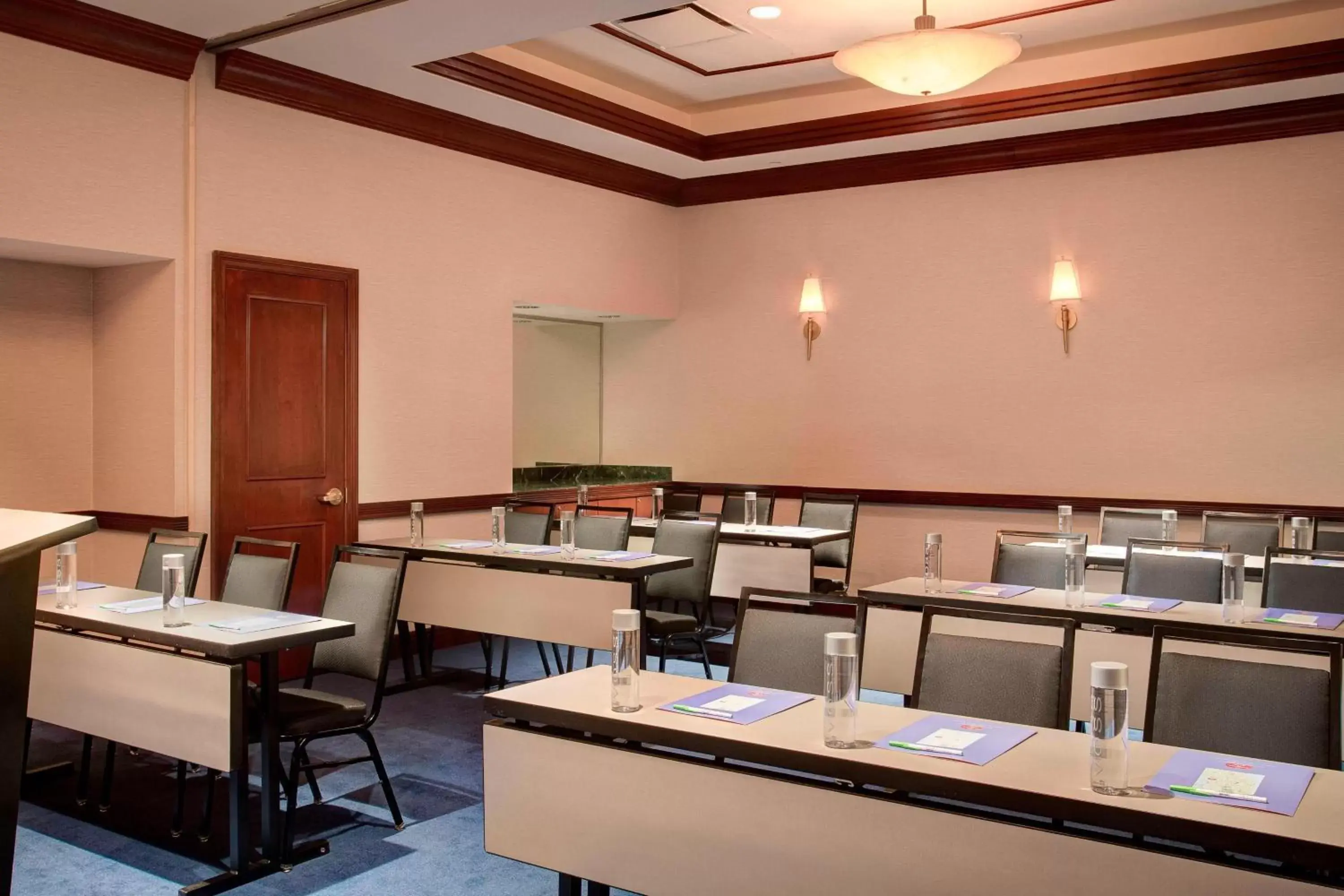 Meeting/conference room, Restaurant/Places to Eat in Courtyard New York Manhattan/Times Square