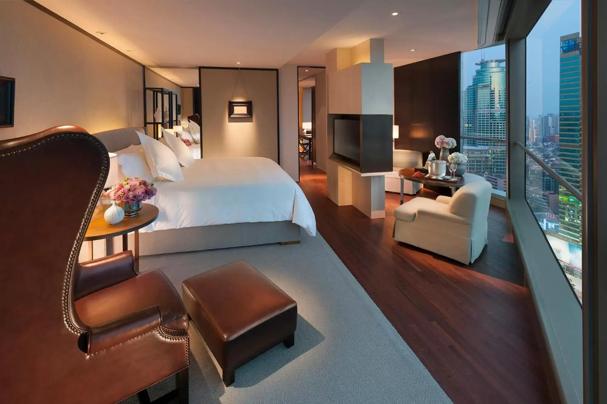 Bedroom in Mandarin Oriental Guangzhou- Free Shuttle Bus to Canton Fair Complex during Canton Fair period