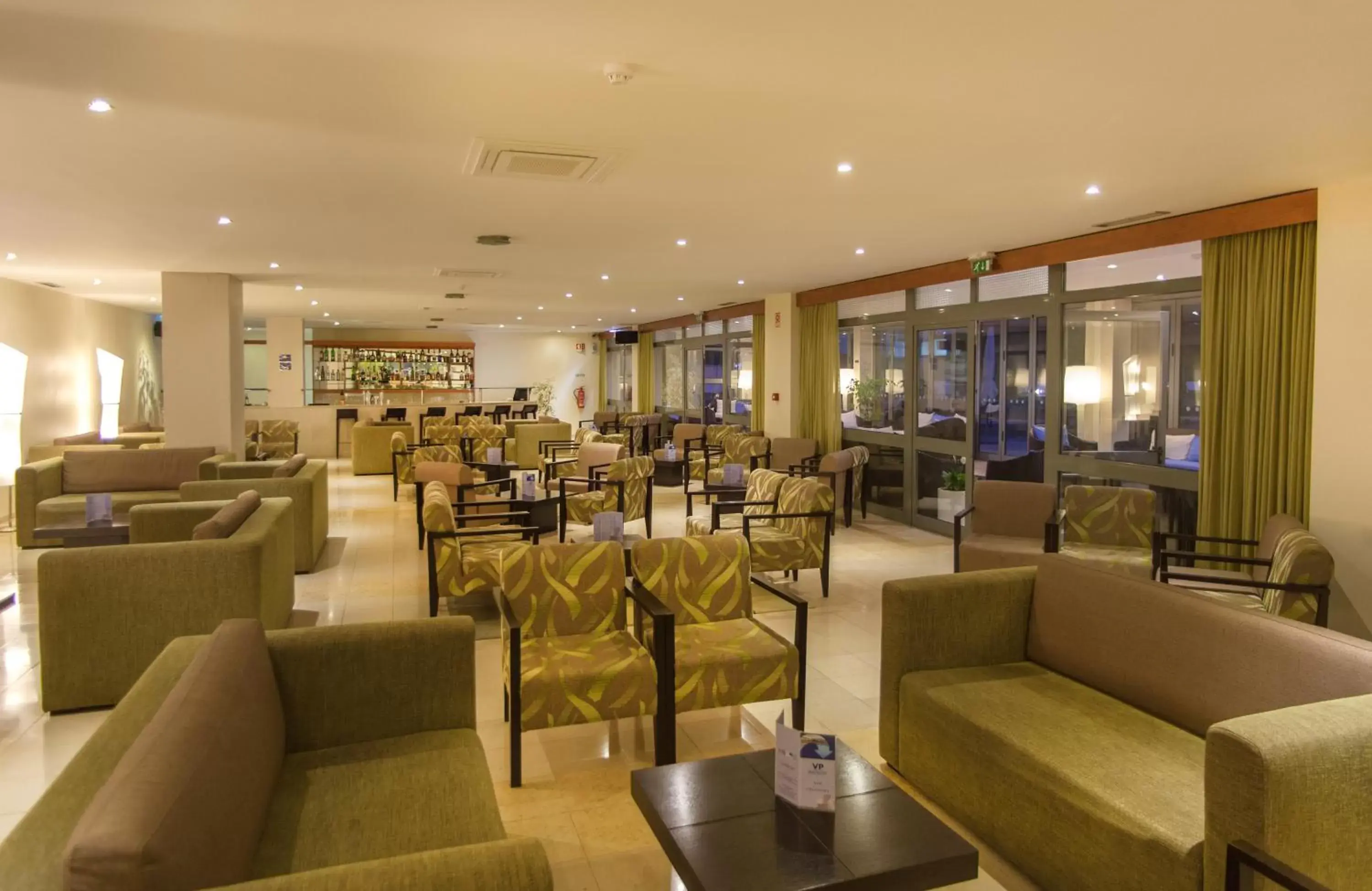 Lounge or bar, Restaurant/Places to Eat in VILA PARK Nature & Business Hotel