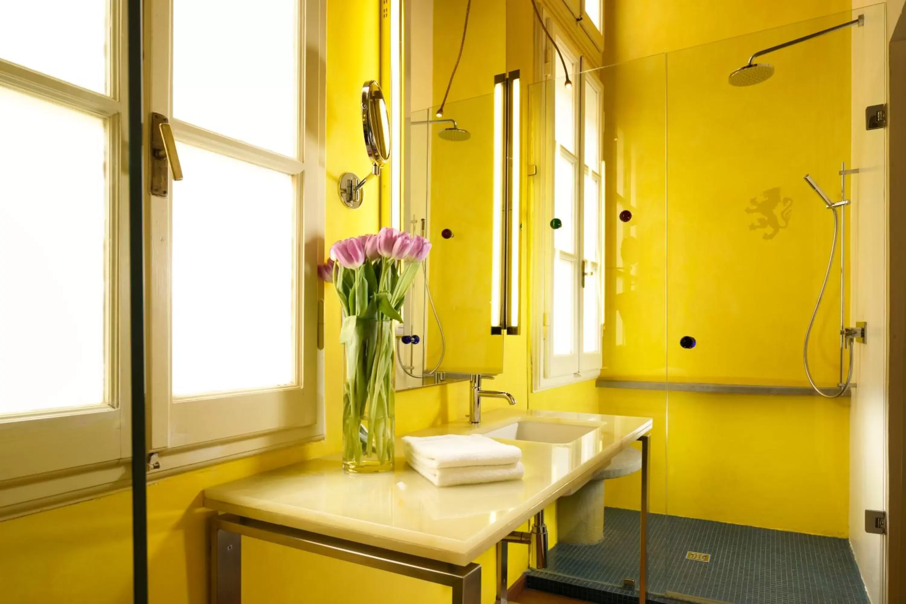 Bathroom in Leone Blu Suites | UNA Esperienze
