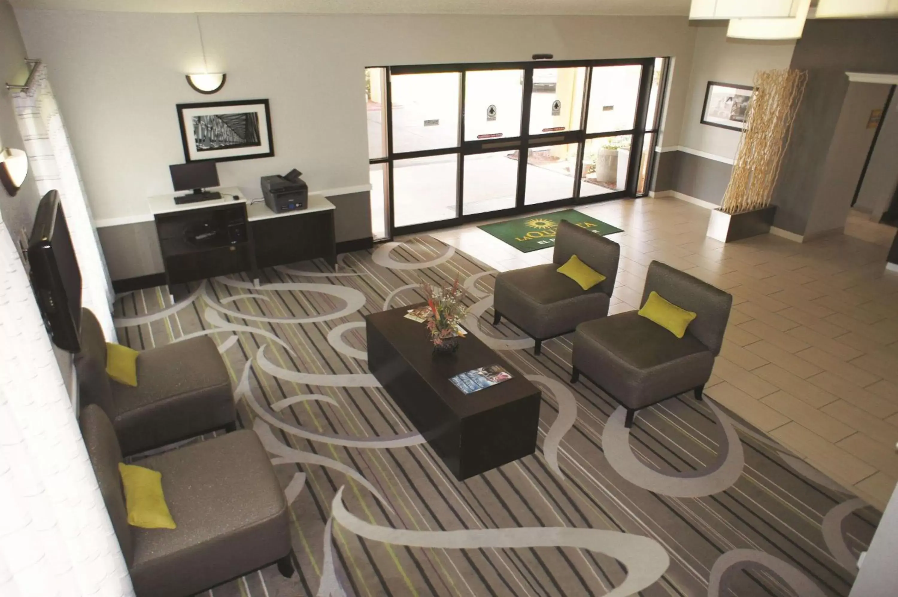Lobby or reception, Seating Area in La Quinta Inn by Wyndham El Dorado