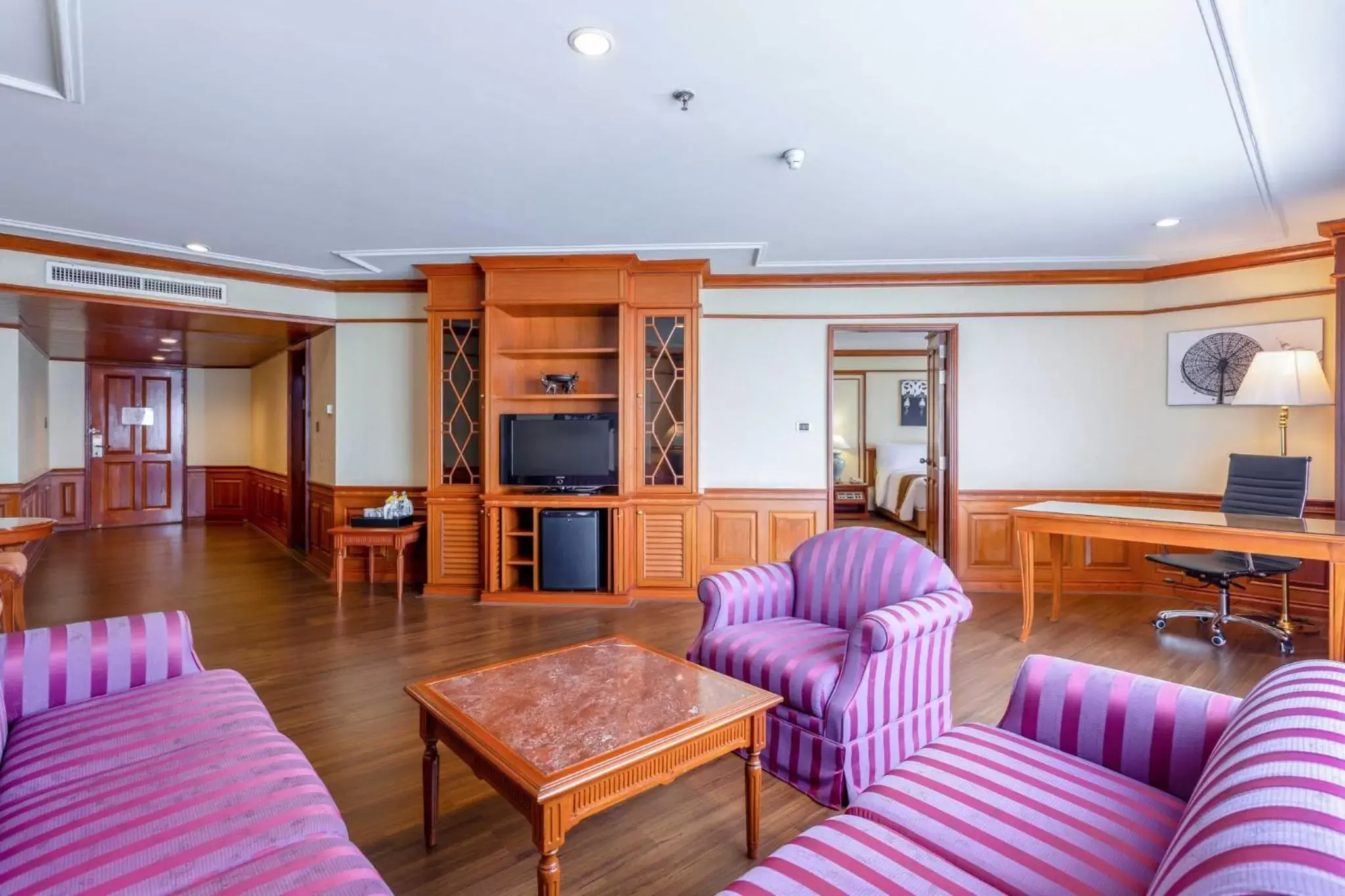 Bedroom, Seating Area in Centara Riverside Hotel Chiang Mai