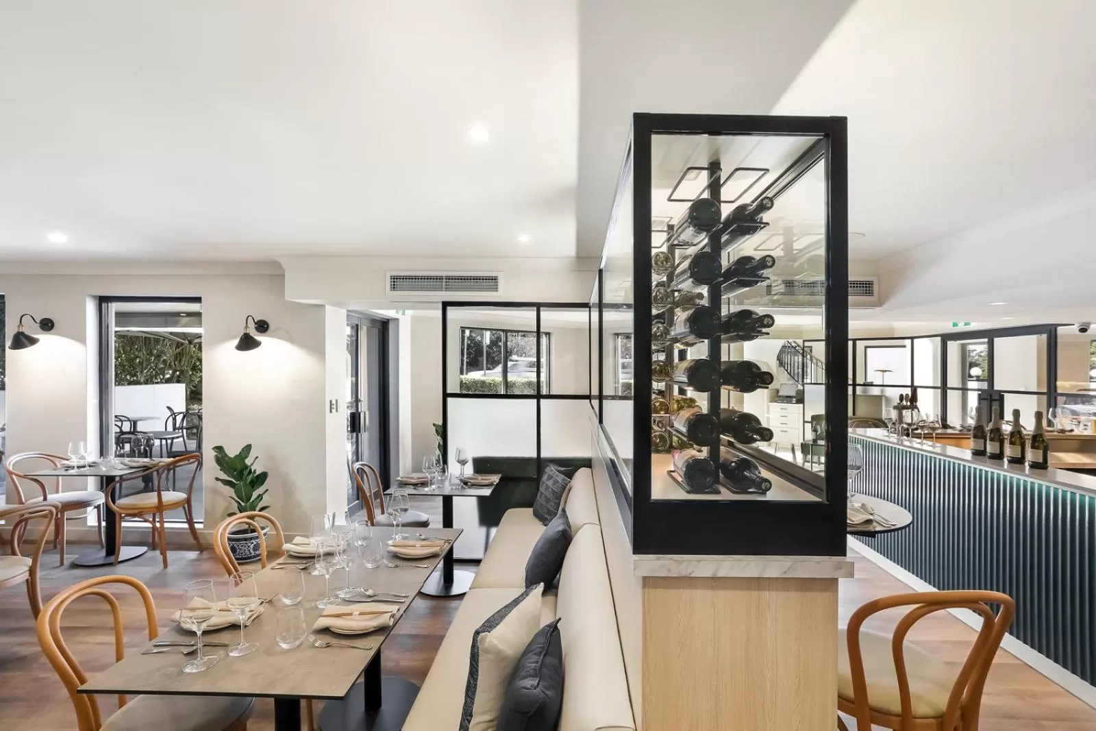 Restaurant/places to eat in Killara Hotel & Suites