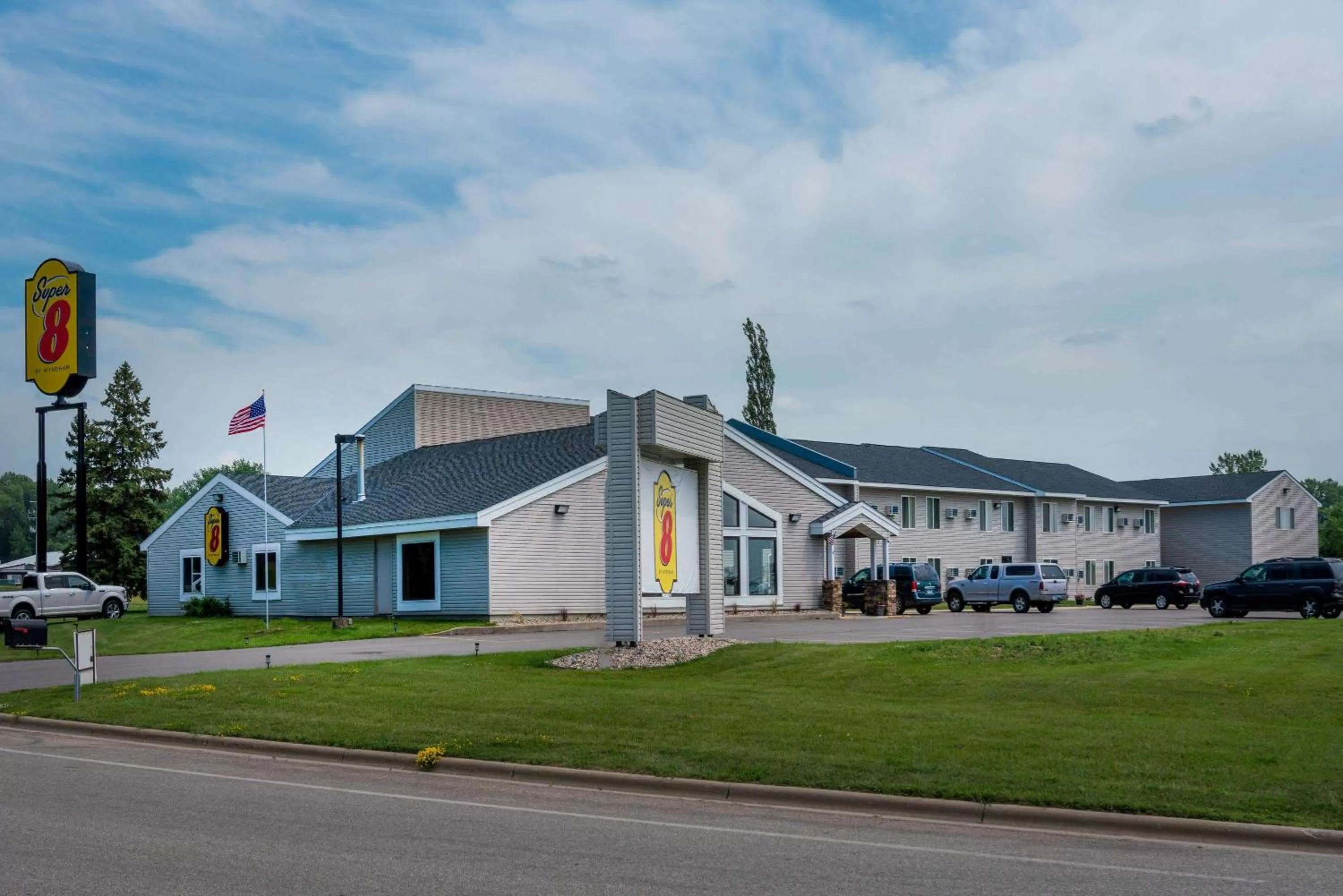 Property building in Super 8 by Wyndham Glenwood