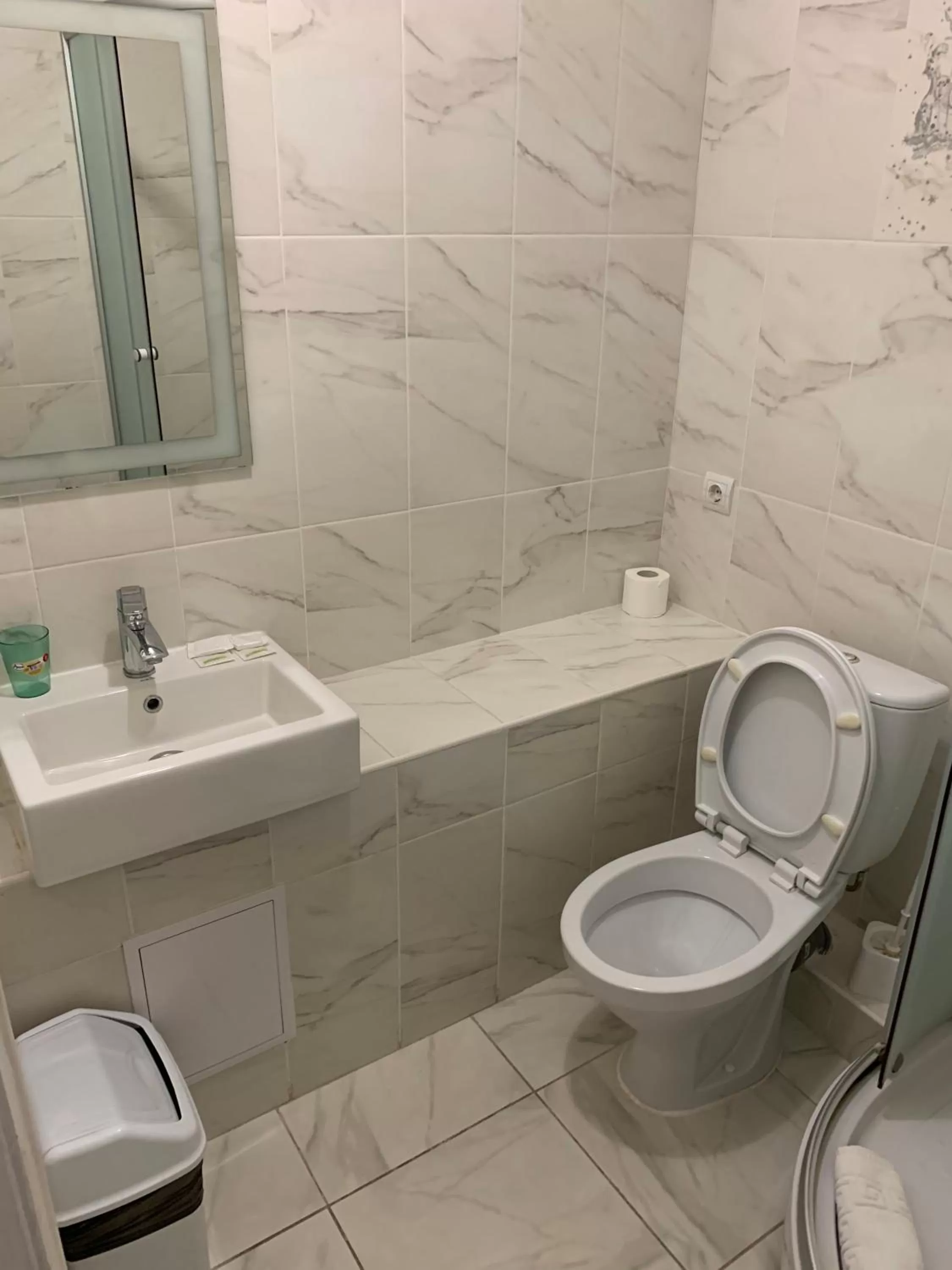 Toilet in Galian Hotel