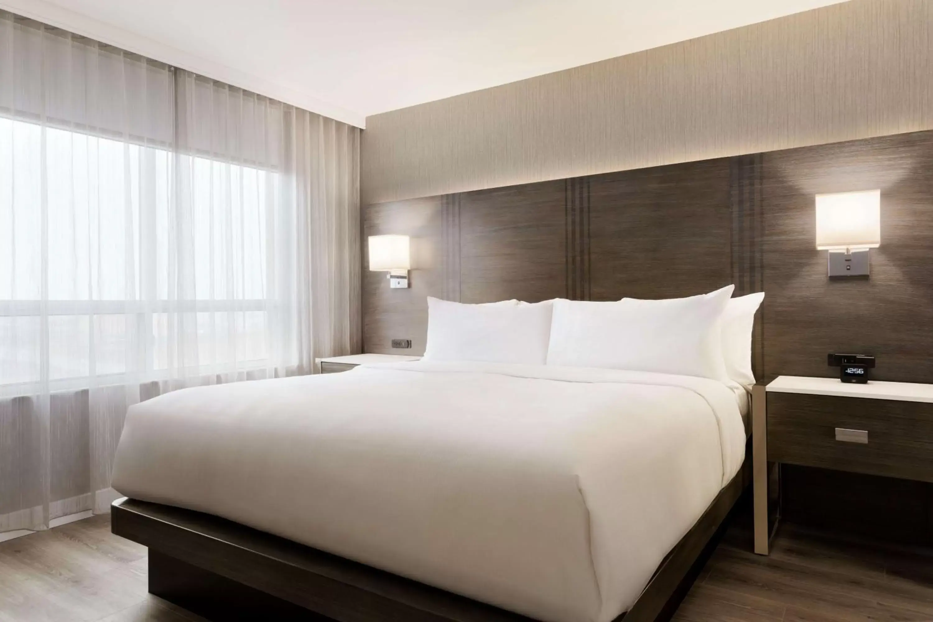 Bed in Embassy Suites By Hilton Toronto Airport